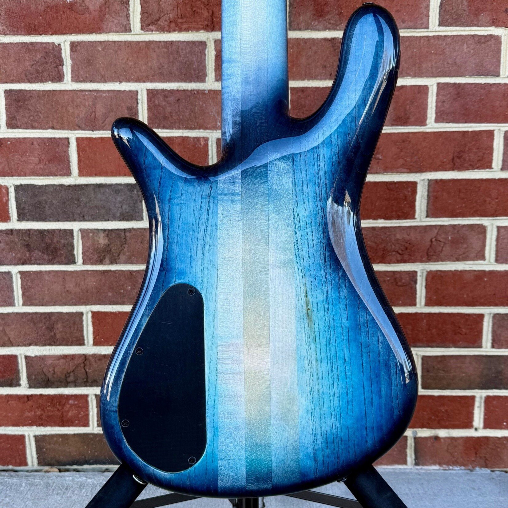 Spector Spector USA NS-5XL, Glacier Burst, Master Grade Quilted Maple Top, Maple Back, 3pc Maple Neck, Flamed Ebony Fretboard, Abalone Ghost Crown Inlays, EMG 40DCX Pickups, HAZ 18v Preamp, TSA Case