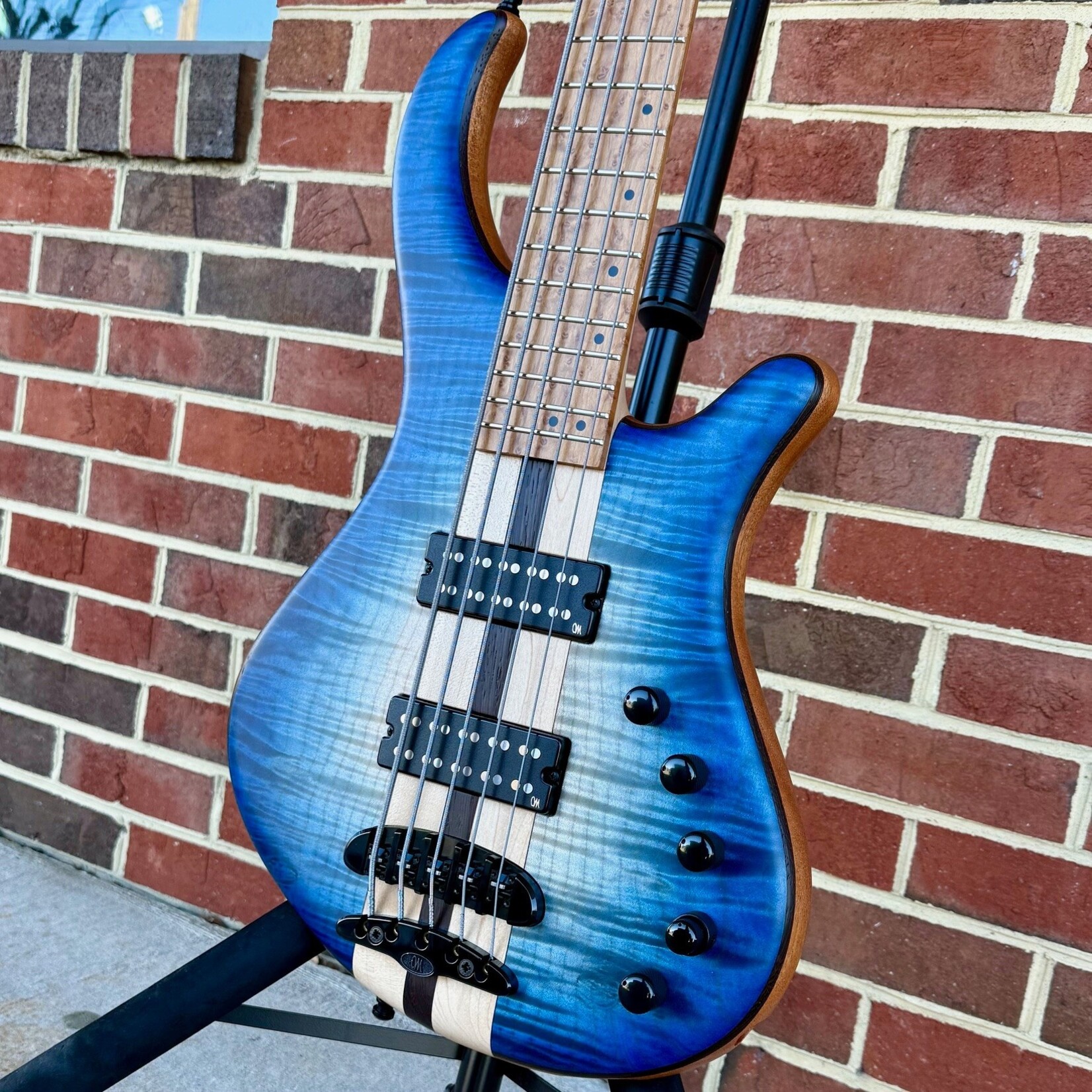 Mayones Mayones Patriot 5, NAMM 2026 9/50, 4A Flamed Maple Top, Mahogany Body, 3pc Maple/Wenge Neck-Thru, 4A Birdseye Maple TEW Fretboard, Velvetrone Noble Double Pickups, Musashi Preamp, Mayones Hybrid Double Deck Case