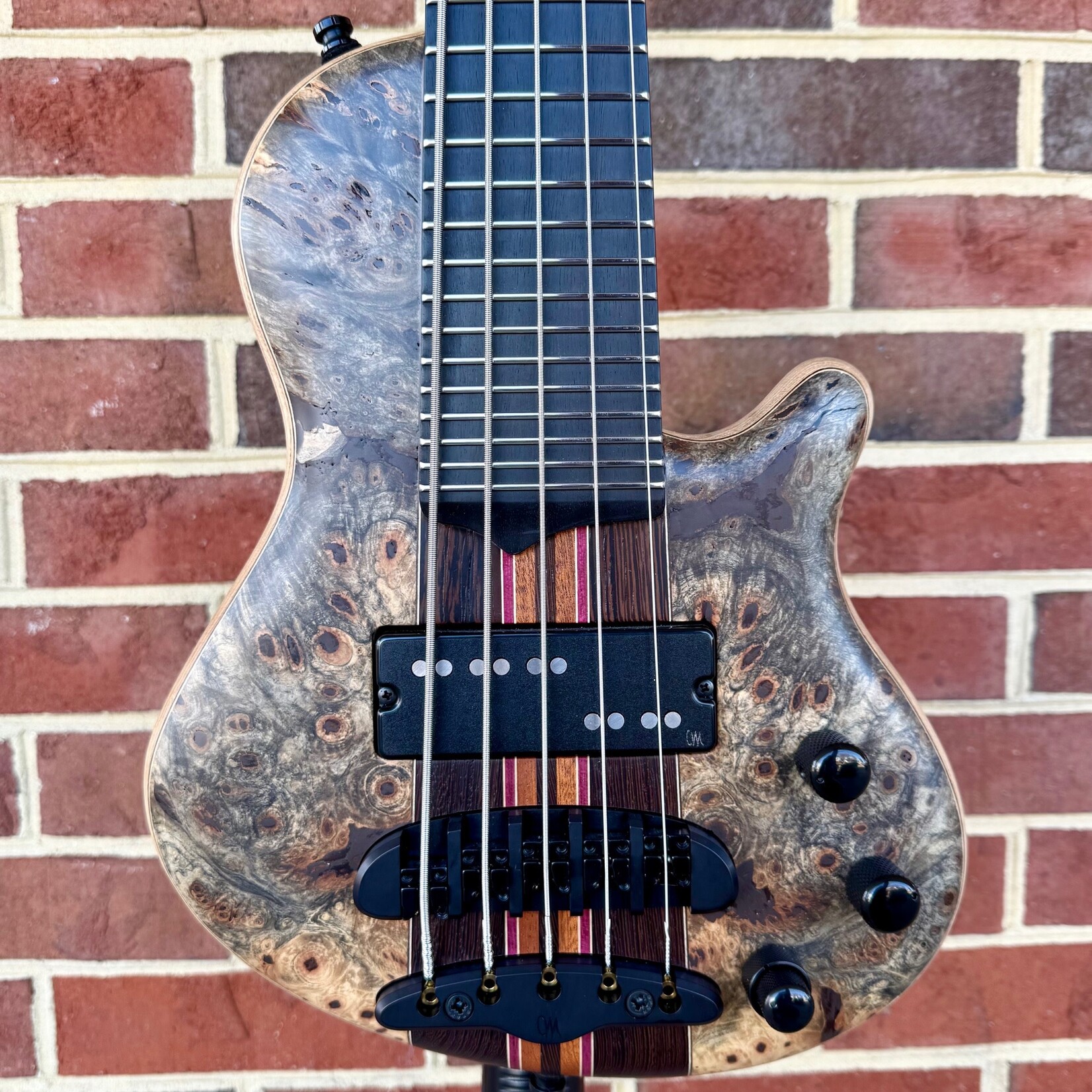 Mayones Mayones Cali 5, NAMM 2026 49/50, Buckeye Burl Top, Swamp Ash Body, 11ply Wenge/Mahogany/Purpleheart/Maple Neck, Velvetrone Noble 5 Pickup, Mayones Hybrid Case