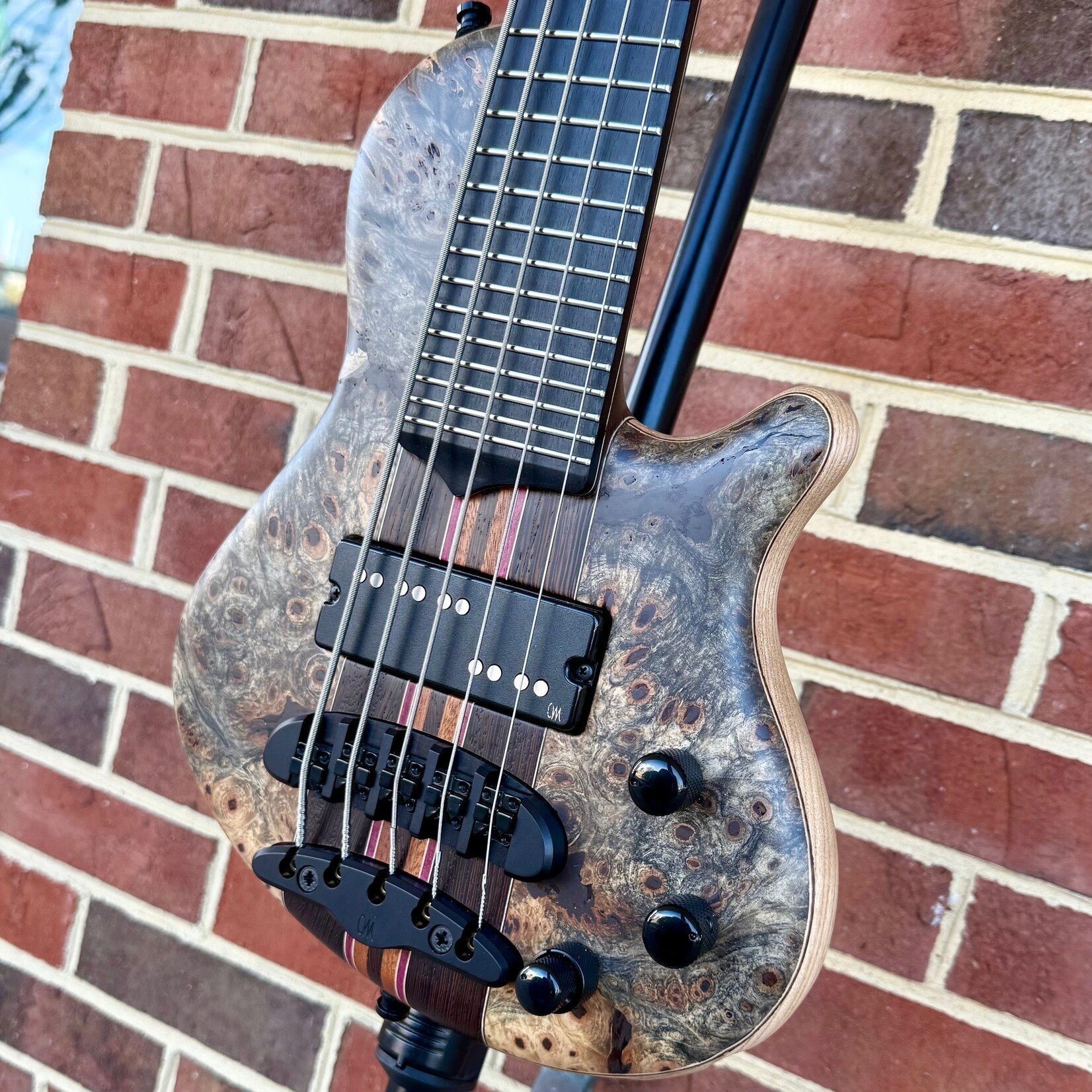 Mayones Mayones Cali 5, NAMM 2026 49/50, Buckeye Burl Top, Swamp Ash Body, 11ply Wenge/Mahogany/Purpleheart/Maple Neck, Velvetrone Noble 5 Pickup, Mayones Hybrid Case