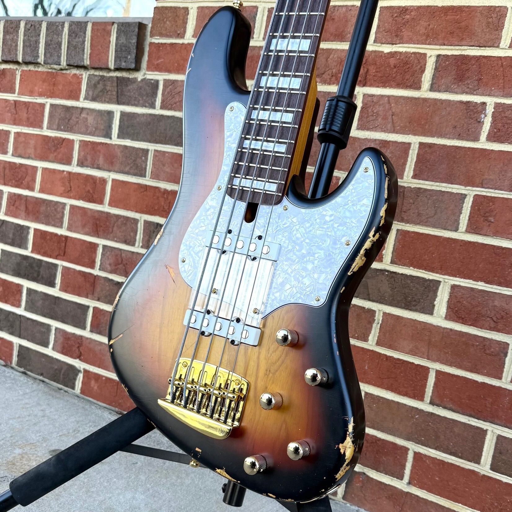 Mayones Mayones Jabba HF Aged 5, NAMM 2026 16/50, Sunburst, Swamp Ash Body, 1pc Maple TEW Neck, Rosewood Fretboard, Block Inlays, Clear Acrylic Ramp, Mayones Double Deck Bass Case