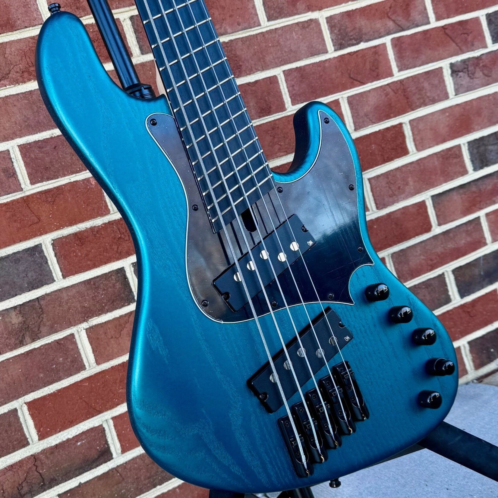 Mayones Mayones Jabba Bassic VF 5, NAMM 2026 17/50, Dark Forest Green Metallic, Sassafras Body, 1pc Maple Neck, Velvetrone Noble VF 5 Pickups, Musashi 3-band Preamp, Mayones Hybrid Case