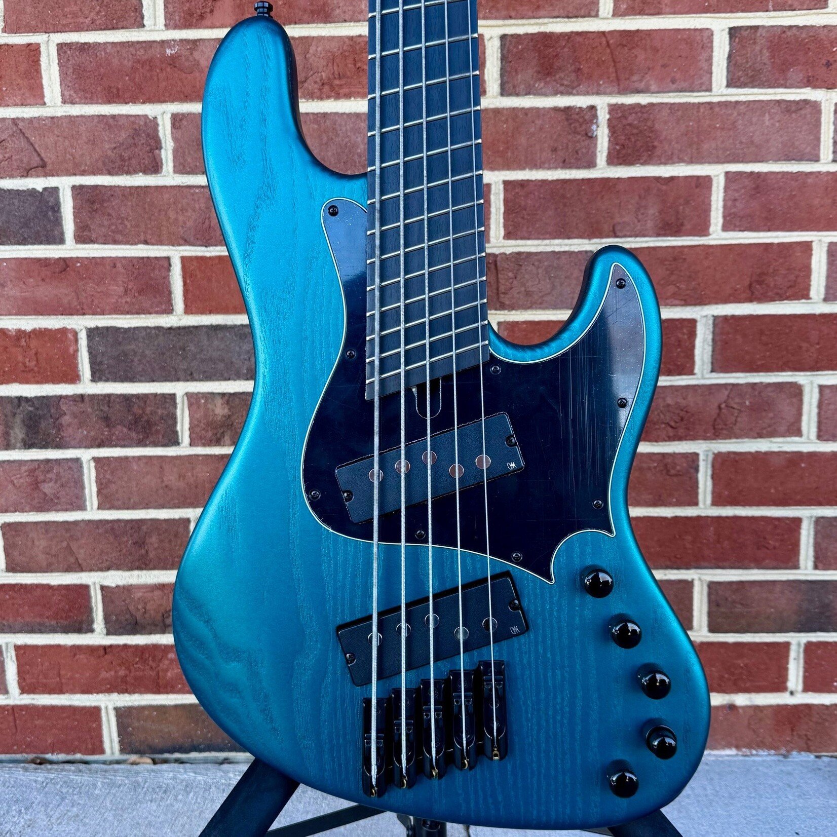 Mayones Mayones Jabba Bassic VF 5, NAMM 2026 17/50, Dark Forest Green Metallic, Sassafras Body, 1pc Maple Neck, Velvetrone Noble VF 5 Pickups, Musashi 3-band Preamp, Mayones Hybrid Case