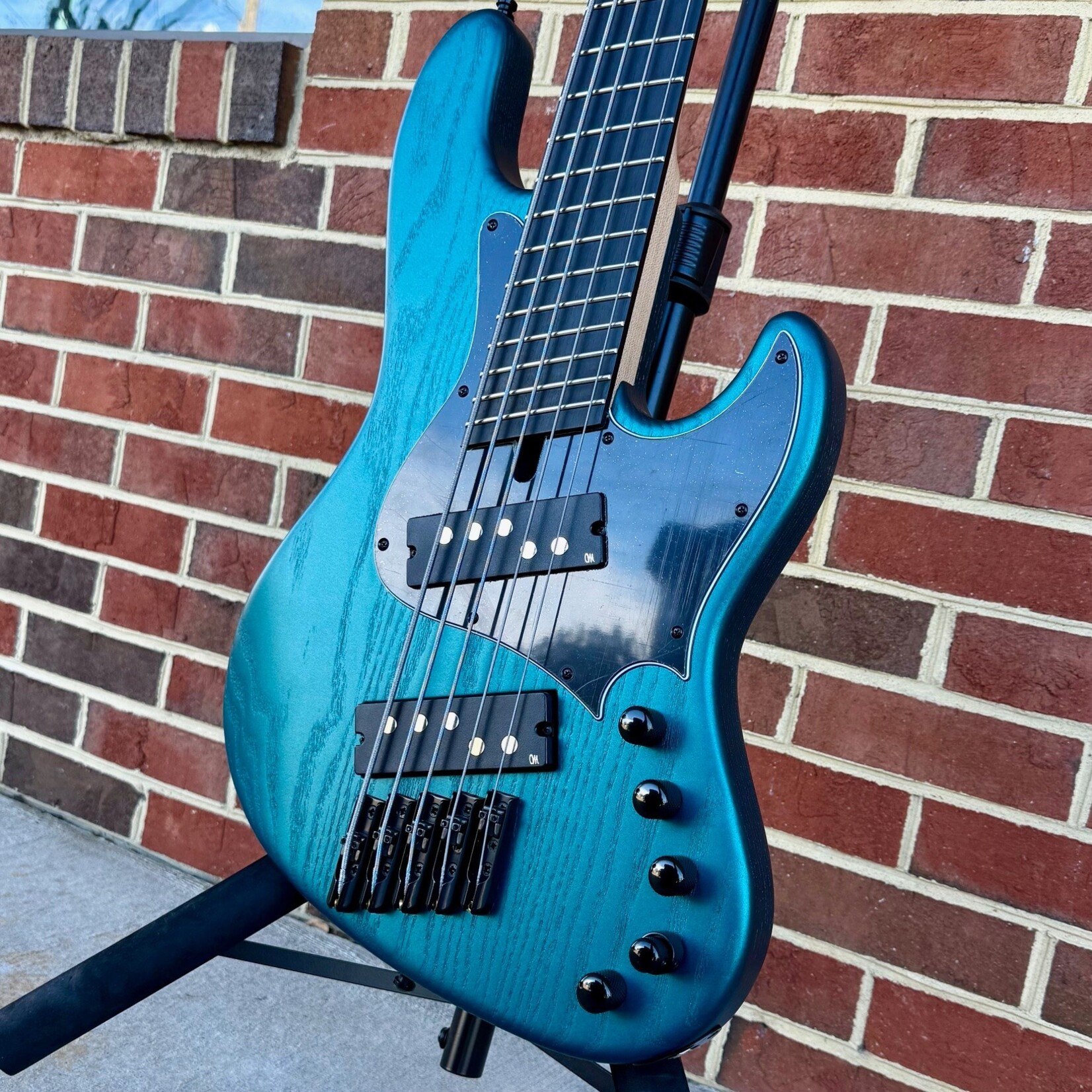Mayones Mayones Jabba Bassic VF 5, NAMM 2026 17/50, Dark Forest Green Metallic, Sassafras Body, 1pc Maple Neck, Velvetrone Noble VF 5 Pickups, Musashi 3-band Preamp, Mayones Hybrid Case