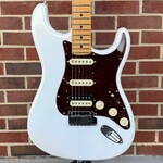 Fender American Ultra Stratocaster HSS, Arctic White, Maple Fretboard, Hardshell Case (USED)