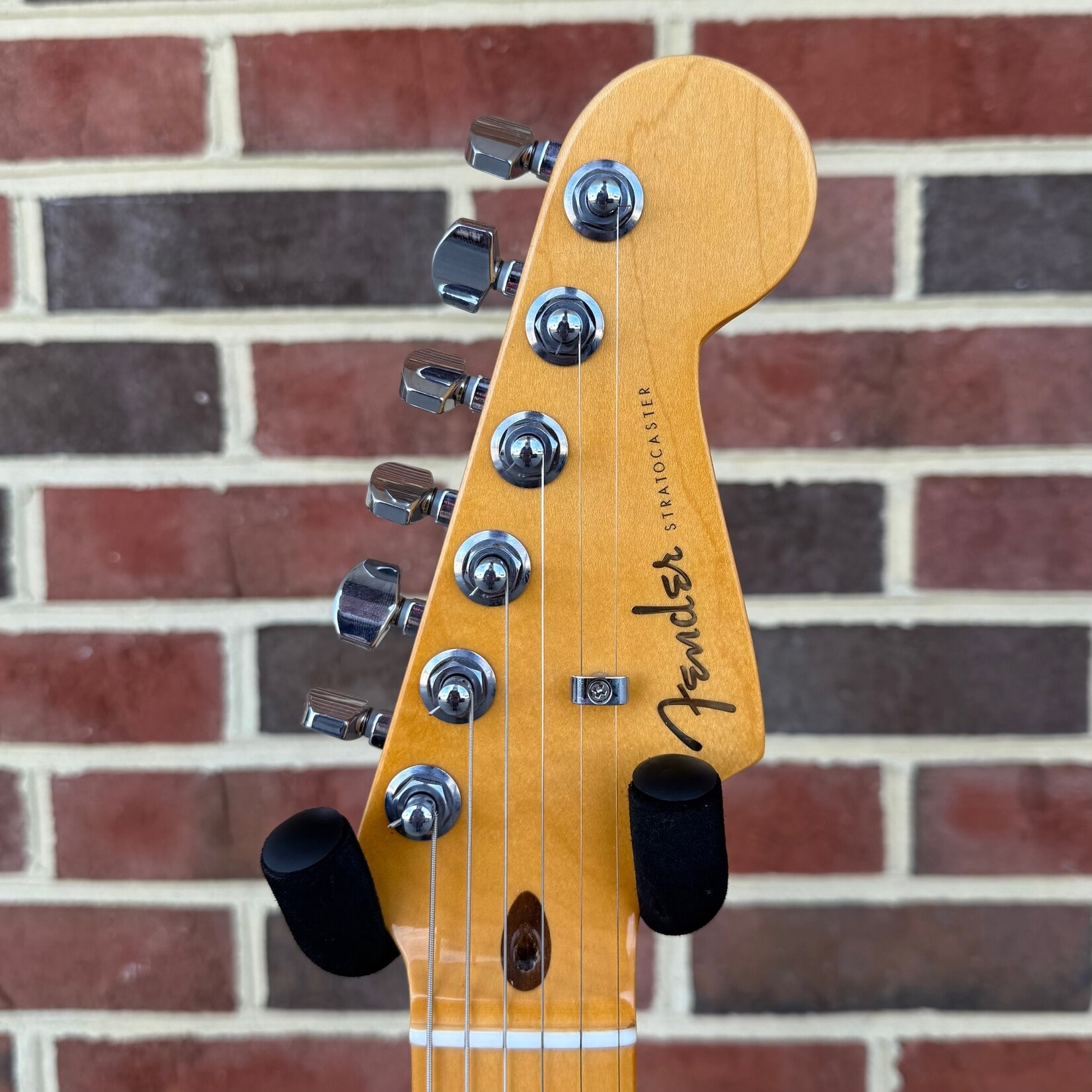 Fender American Ultra Stratocaster HSS, Arctic White, Maple Fretboard, Hardshell Case (USED)