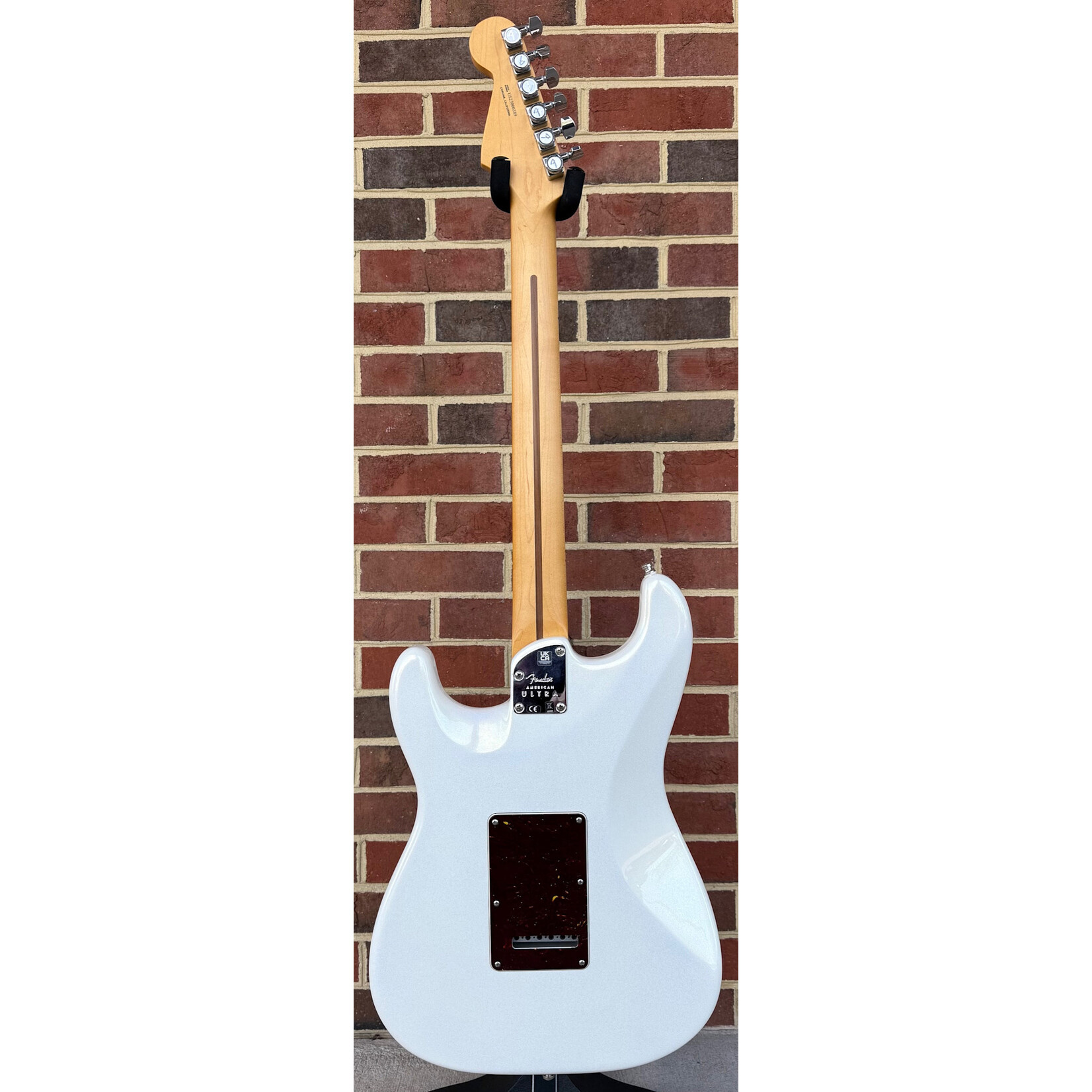 Fender American Ultra Stratocaster HSS, Arctic White, Maple Fretboard, Hardshell Case (USED)