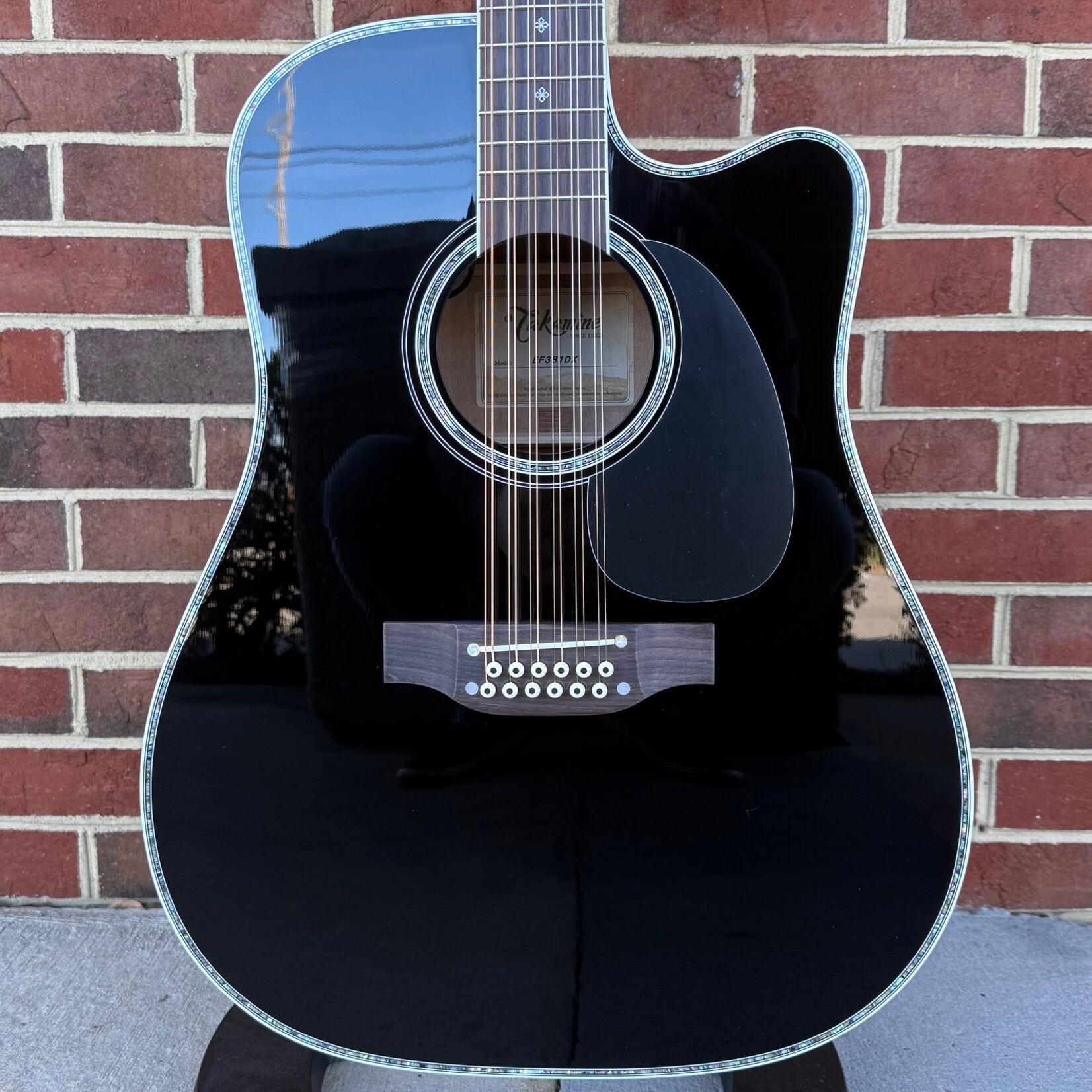 Takamine Takamine EF381DX, 12-String, Gloss Black, Solid Spruce Top, Maple Back & Sides, CT 4B II Preamp, Hardshell Case, SN# 62120590