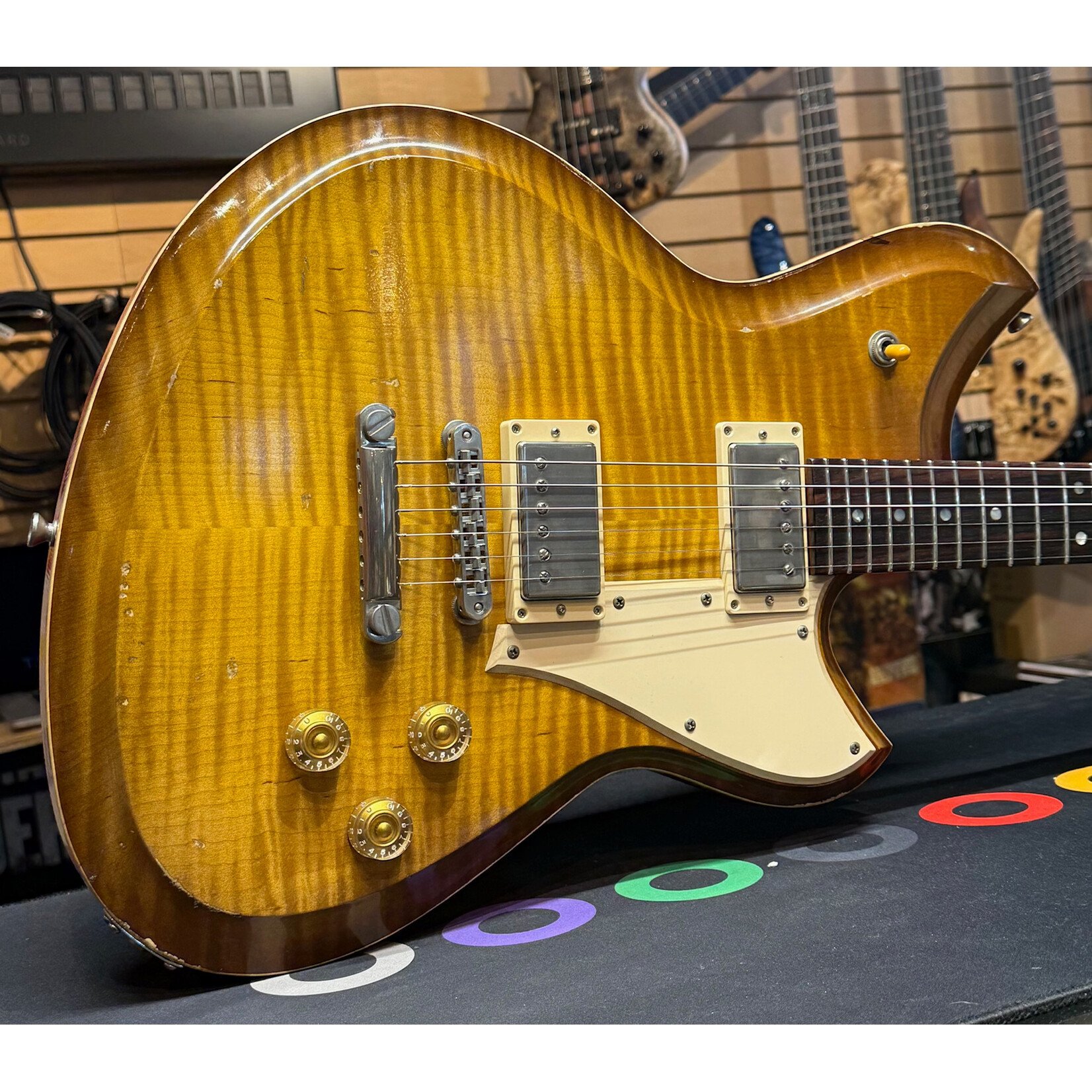 Novo Guitars Novo Guitars Serus Chambered H2 Dealer LTD, Dirty Lemon Burst, Flame Maple Top, Tempered Pine Body, Lollar Low-Wind Imperial Pickups, Novo Deluxe Gig Bag