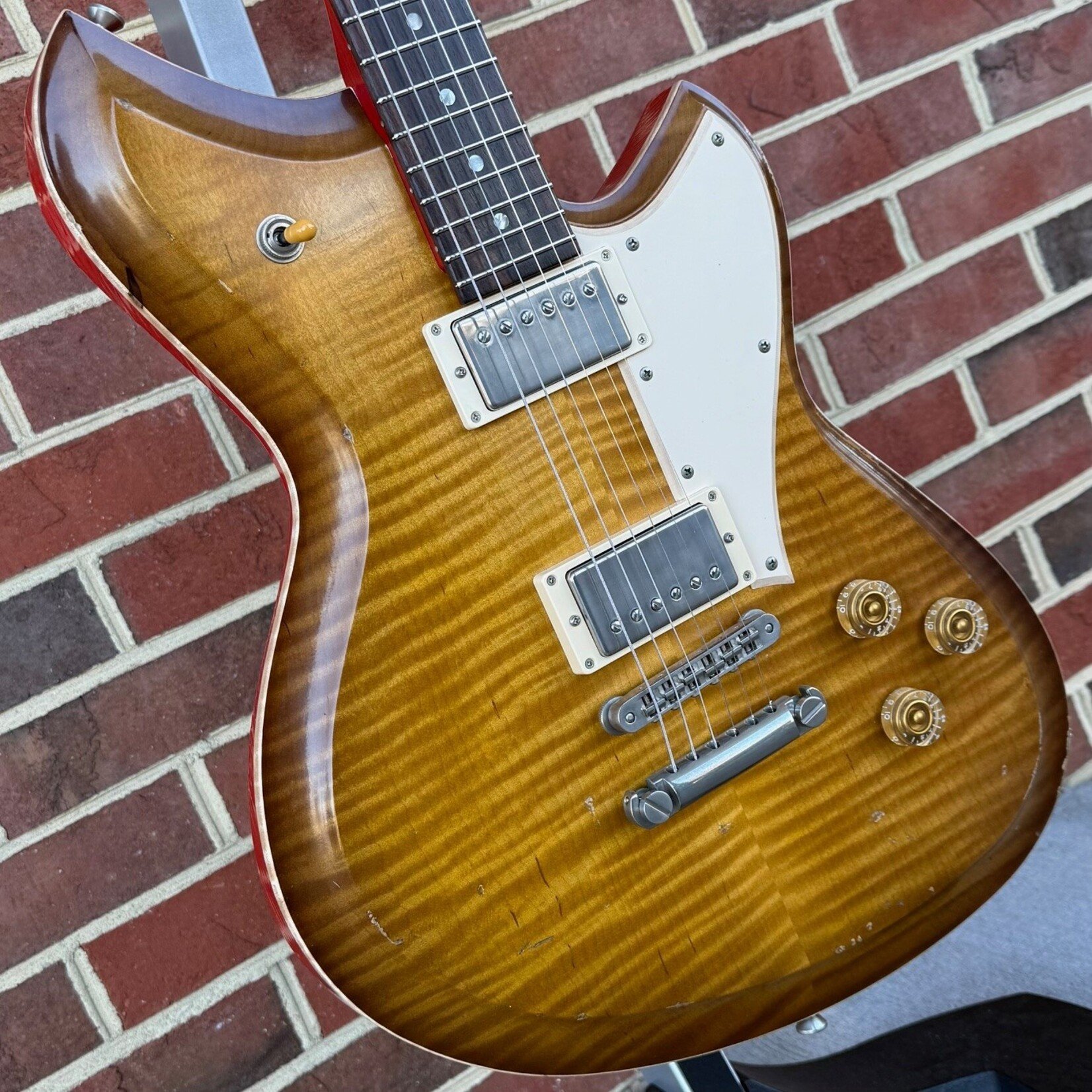 Novo Guitars Novo Guitars Serus Chambered H2 Dealer LTD, Dirty Lemon Burst, Flame Maple Top, Tempered Pine Body, Lollar Low-Wind Imperial Pickups, Novo Deluxe Gig Bag