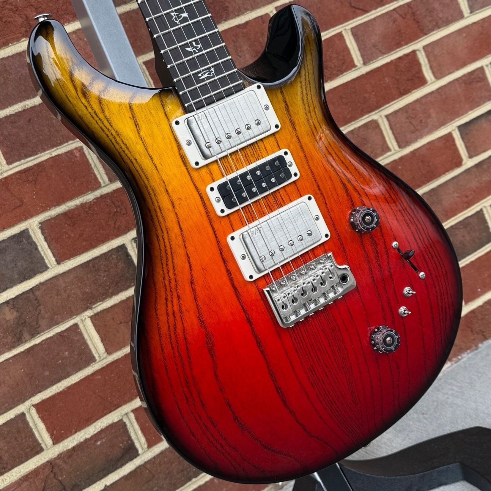 Paul Reed Smith Paul Reed Smith Swamp Ash Special, Sprayer's Choice, Swamp Ash Body, Maple Neck, East Indian Rosewood Fretboard, Gig Bag