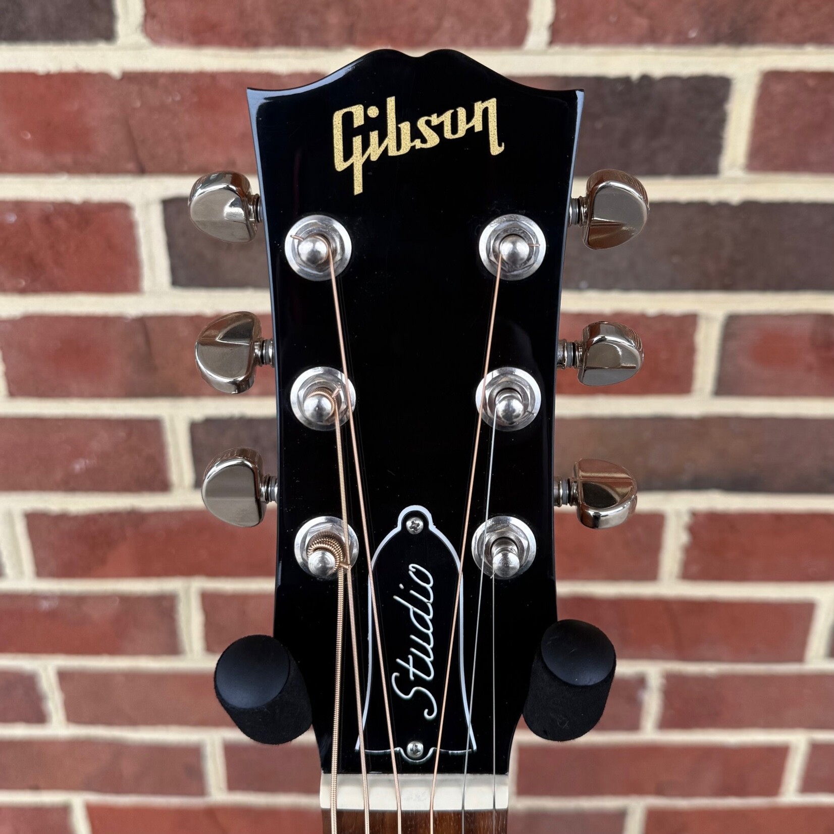 Gibson J-45 Studio, Sitka Spruce Top, Walnut Back & Sides, LR Baggs Element Pickup, Hardshell Case (USED)