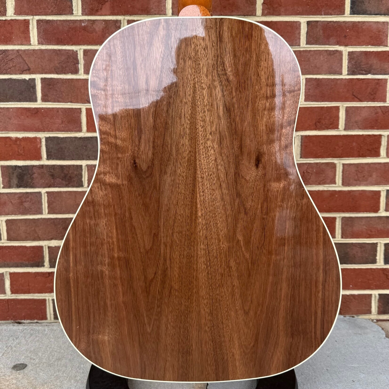 Gibson J-45 Studio, Sitka Spruce Top, Walnut Back & Sides, LR Baggs Element Pickup, Hardshell Case (USED)