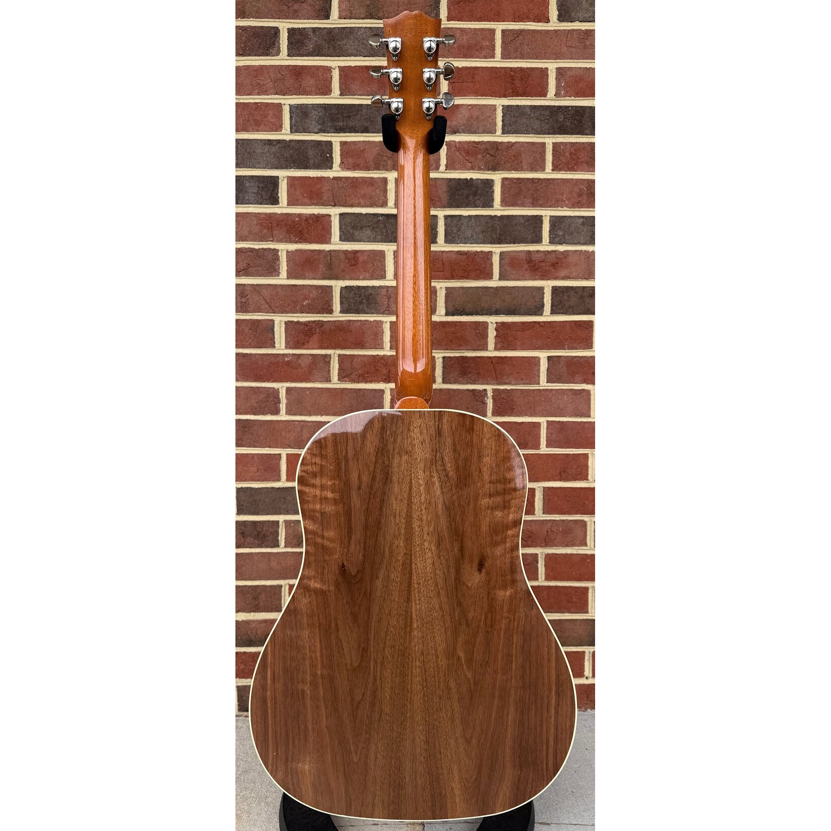 Gibson J-45 Studio, Sitka Spruce Top, Walnut Back & Sides, LR Baggs Element Pickup, Hardshell Case (USED)