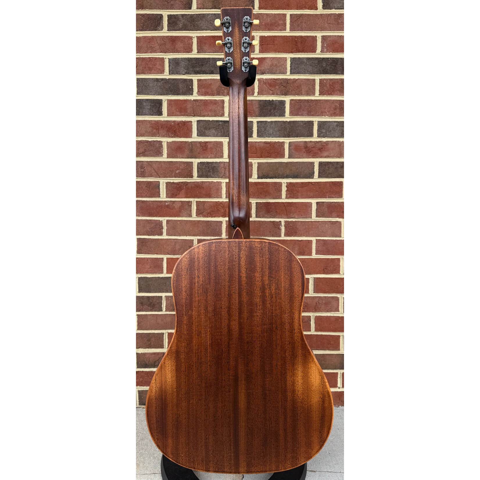 Martin Martin DSS-15M StreetMaster, Slope Shoulder Dreadnaught, Mahogany Burst, Mahogany Top, Mahogany Back & Sides w/ Hardshell Case (USED)