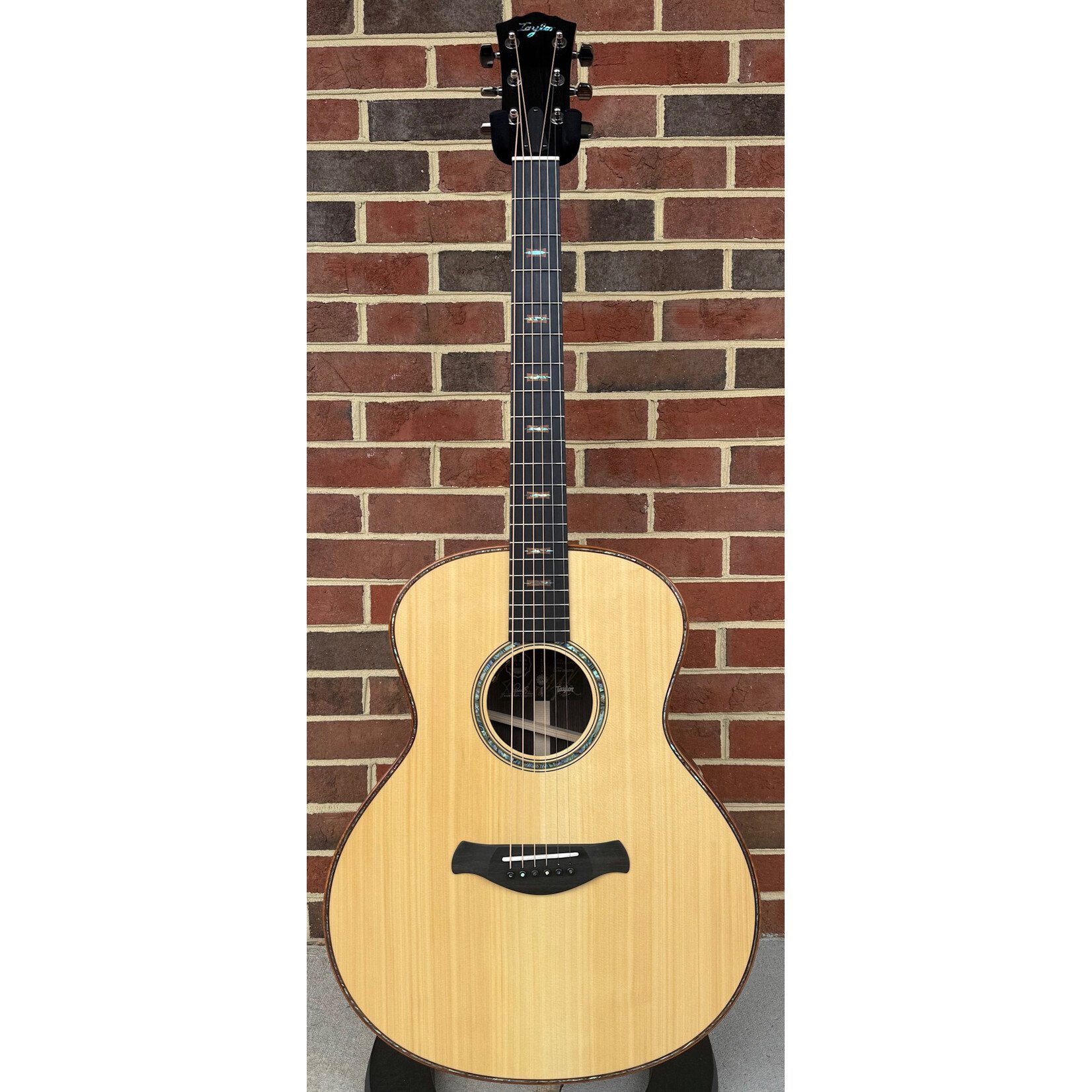 Taylor Taylor NAMM 2026 Catch Custom #33, Super Auditorium, Alaskan Yellow Cedar Top, East Indian Rosewood Back & Sides, LR Baggs Element VTC Electronics, Hardshell Case