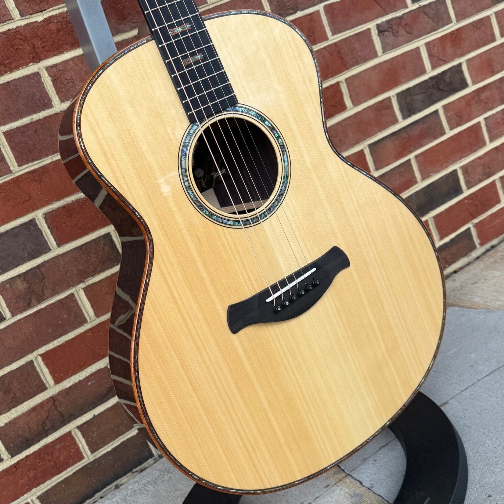 Taylor Taylor NAMM 2026 Catch Custom #33, Super Auditorium, Alaskan Yellow Cedar Top, East Indian Rosewood Back & Sides, LR Baggs Element VTC Electronics, Hardshell Case