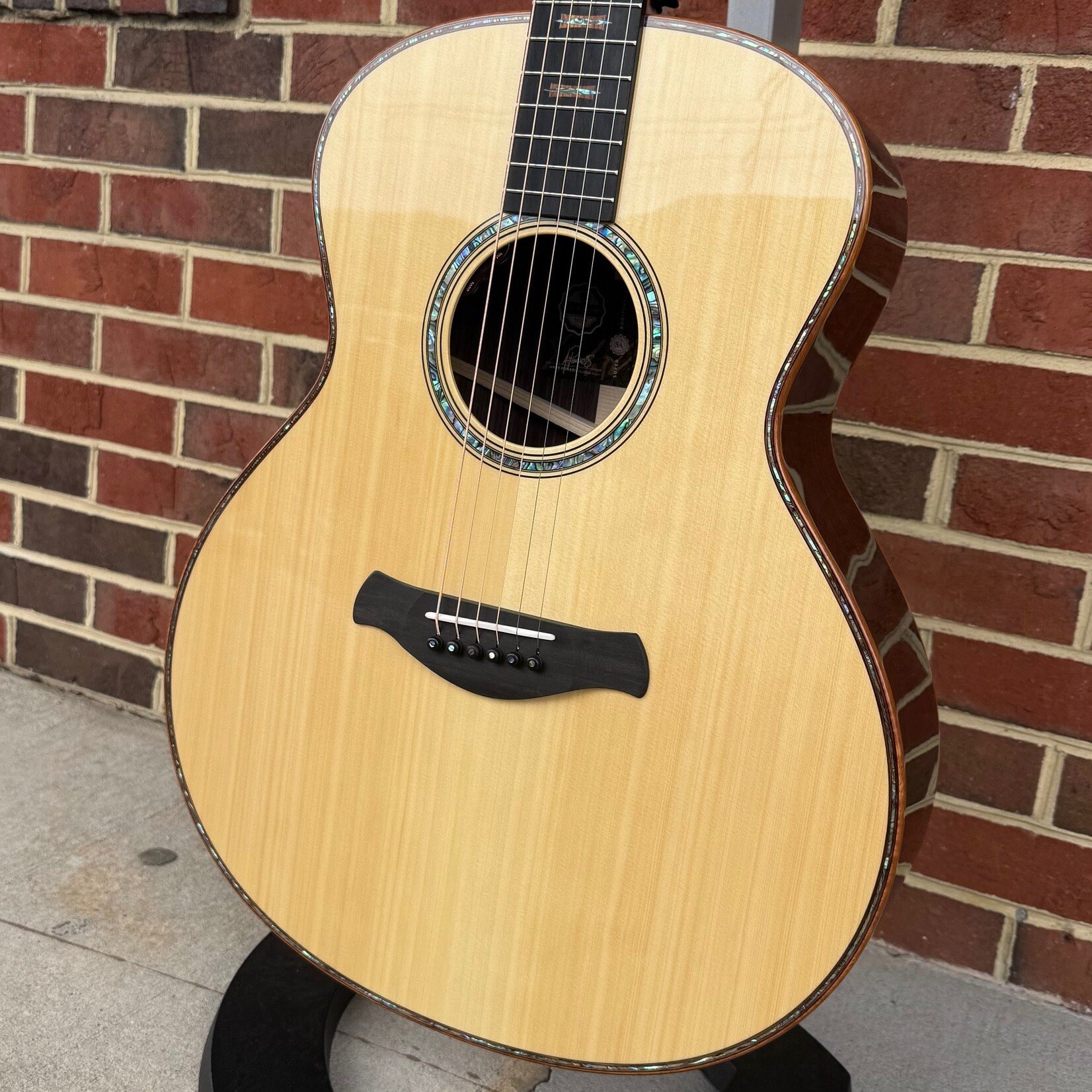 Taylor Taylor NAMM 2026 Catch Custom #33, Super Auditorium, Alaskan Yellow Cedar Top, East Indian Rosewood Back & Sides, LR Baggs Element VTC Electronics, Hardshell Case