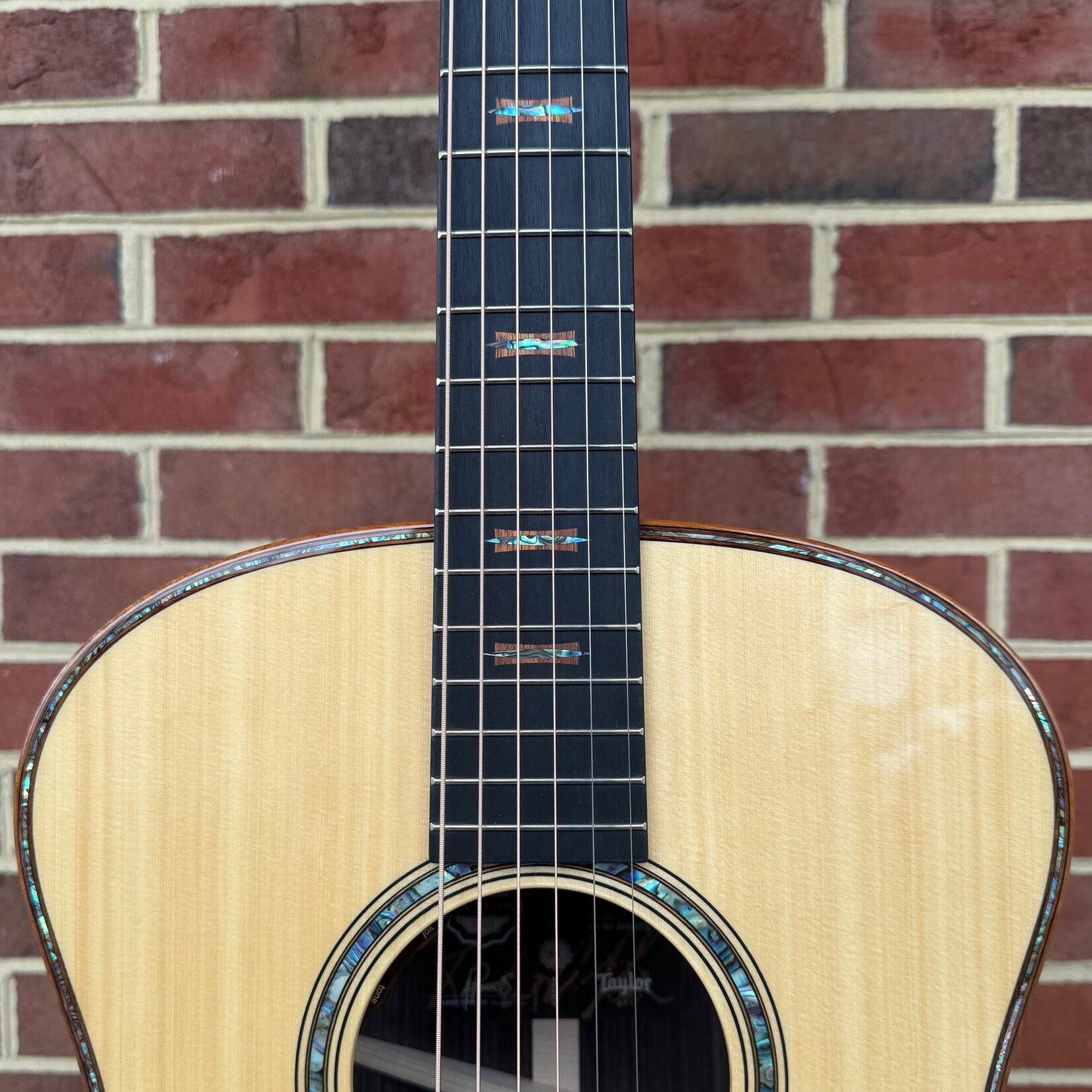 Taylor Taylor NAMM 2026 Catch Custom #33, Super Auditorium, Alaskan Yellow Cedar Top, East Indian Rosewood Back & Sides, LR Baggs Element VTC Electronics, Hardshell Case