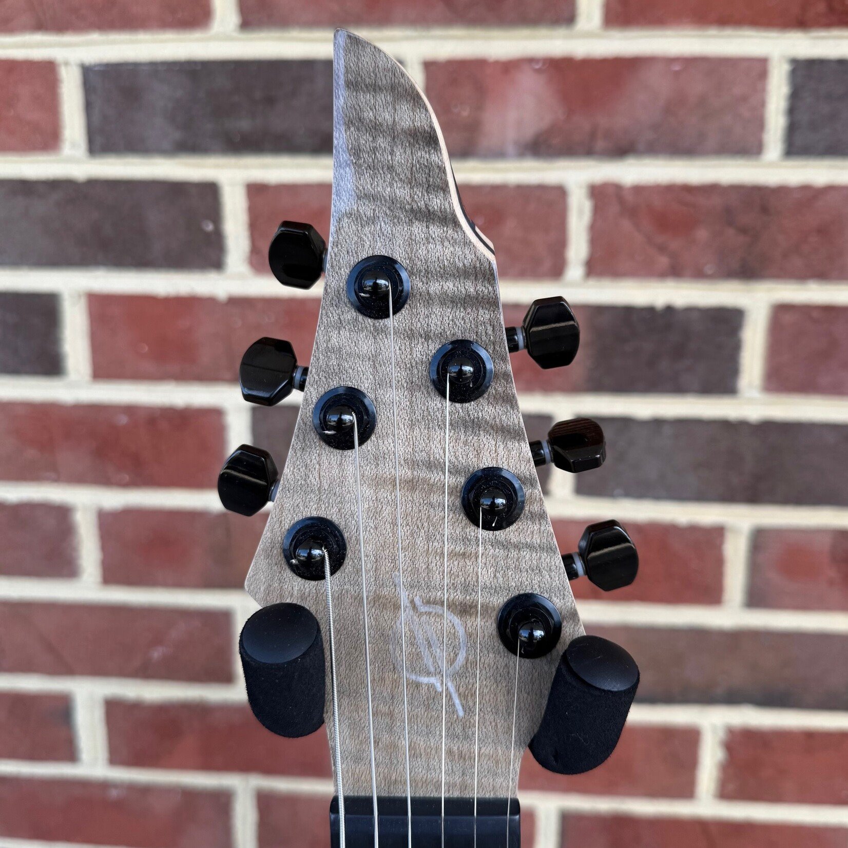 Infinia Guitars Infinia Guitars Ceres, 6-String, Obsidian Black, White Back, Deluxe Gig Bag