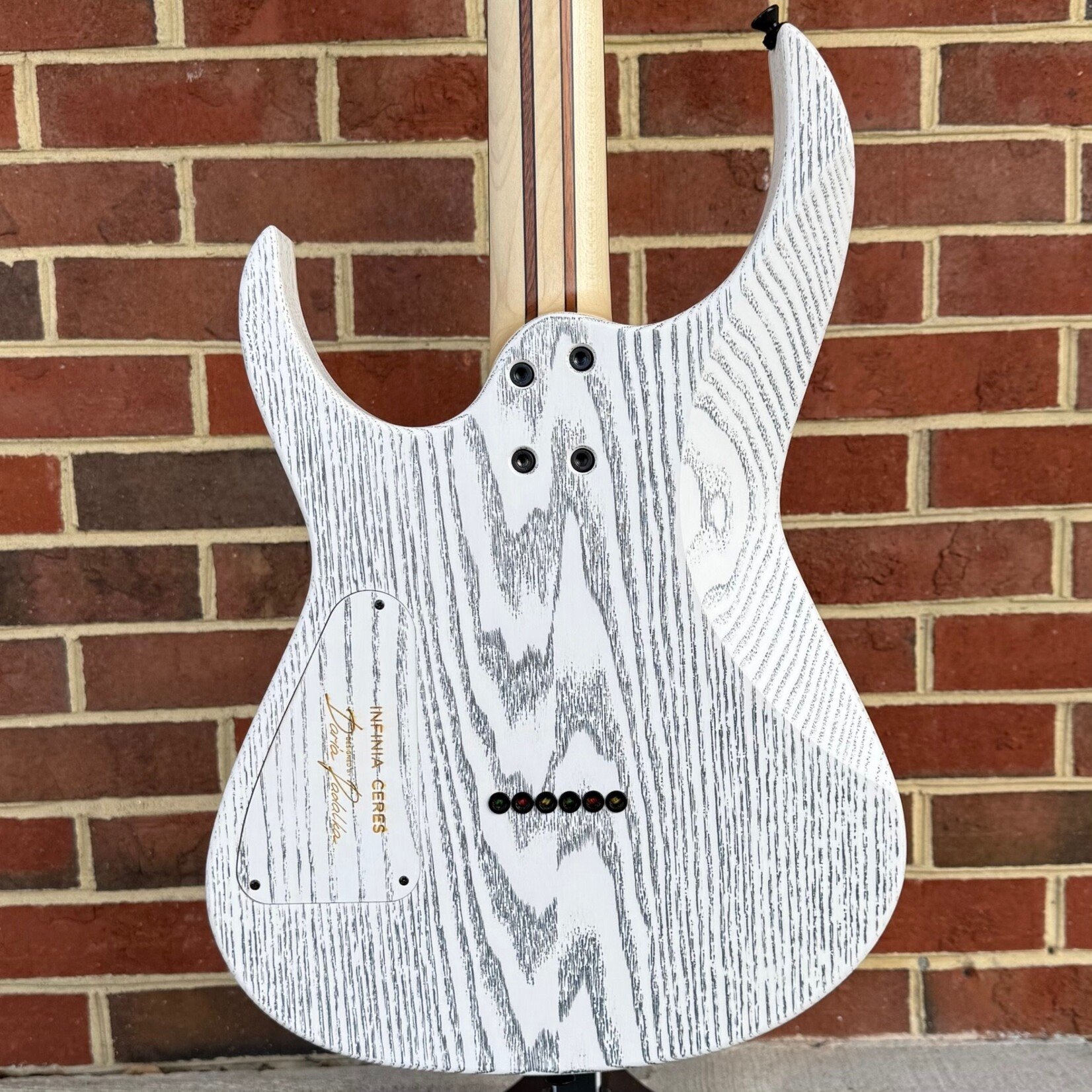 Infinia Guitars Infinia Guitars Ceres, 6-String, Obsidian Black, White Back, Deluxe Gig Bag