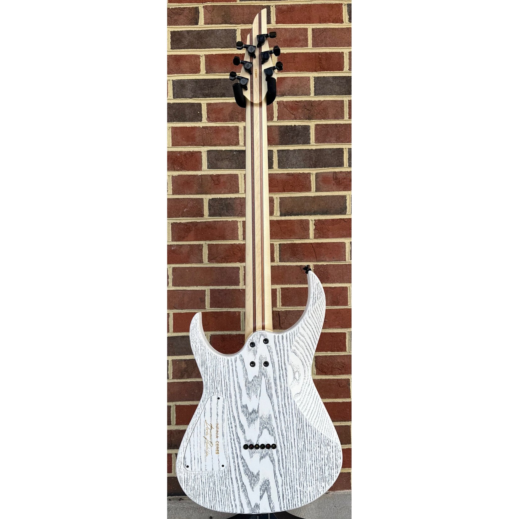 Infinia Guitars Infinia Guitars Ceres, 6-String, Obsidian Black, White Back, Deluxe Gig Bag