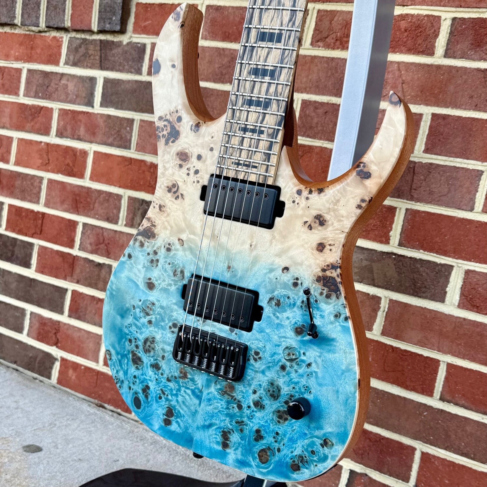 Mayones Mayones Duvell Elite 7, Aquamarine Horizon, 4A Eye Poplar Top, Mahogany Body, Master Grade Pale Moon Ebony Fretboard, Block Inlays, Velvetrone Ironside + Solium Pickups, Mayones Deluxe Bag