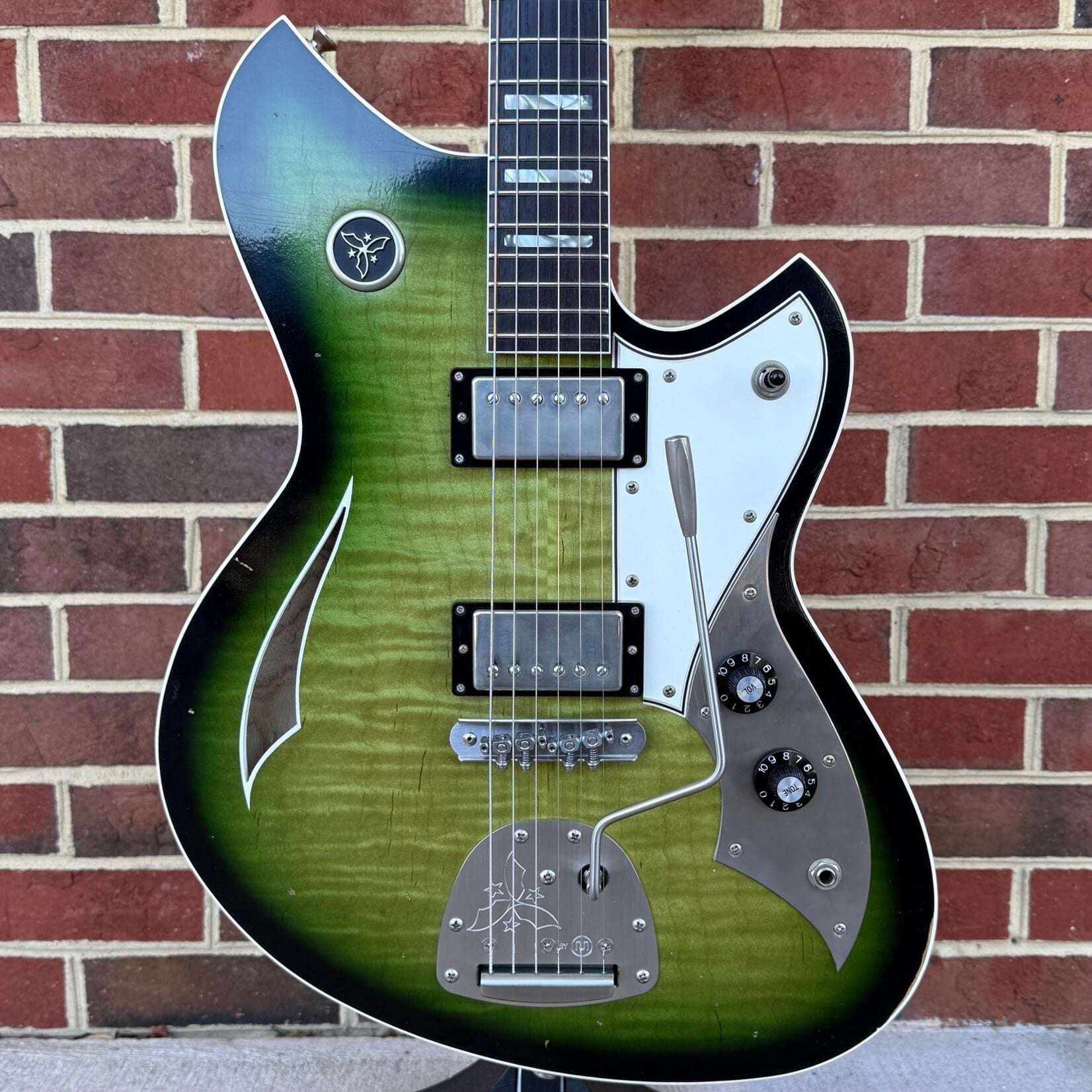 Novo Guitars Novo Guitars Miris JHH Dealer LTD, Cat's Eye Burst, Flame Maple Top, Swamp Ash Body, Lollar Low Wind Imperial Pickups, Novo Deluxe Gig Bag
