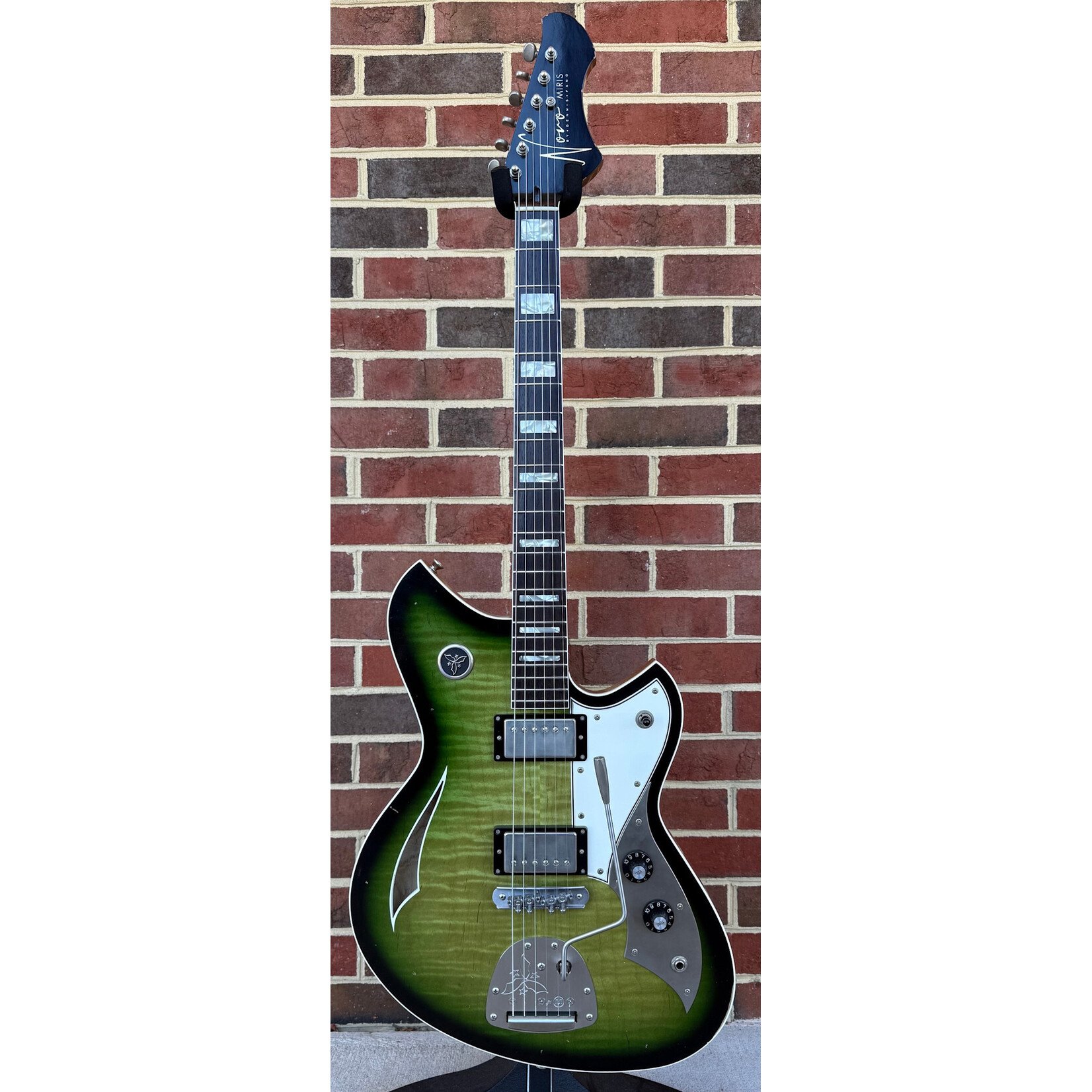 Novo Guitars Novo Guitars Miris JHH Dealer LTD, Cat's Eye Burst, Flame Maple Top, Swamp Ash Body, Lollar Low Wind Imperial Pickups, Novo Deluxe Gig Bag