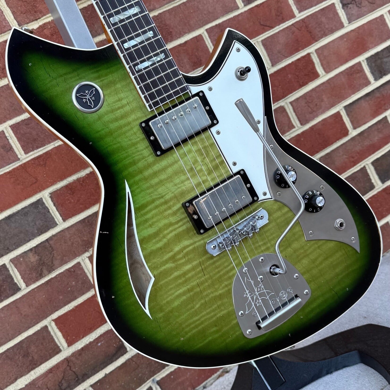 Novo Guitars Novo Guitars Miris JHH Dealer LTD, Cat's Eye Burst, Flame Maple Top, Swamp Ash Body, Lollar Low Wind Imperial Pickups, Novo Deluxe Gig Bag