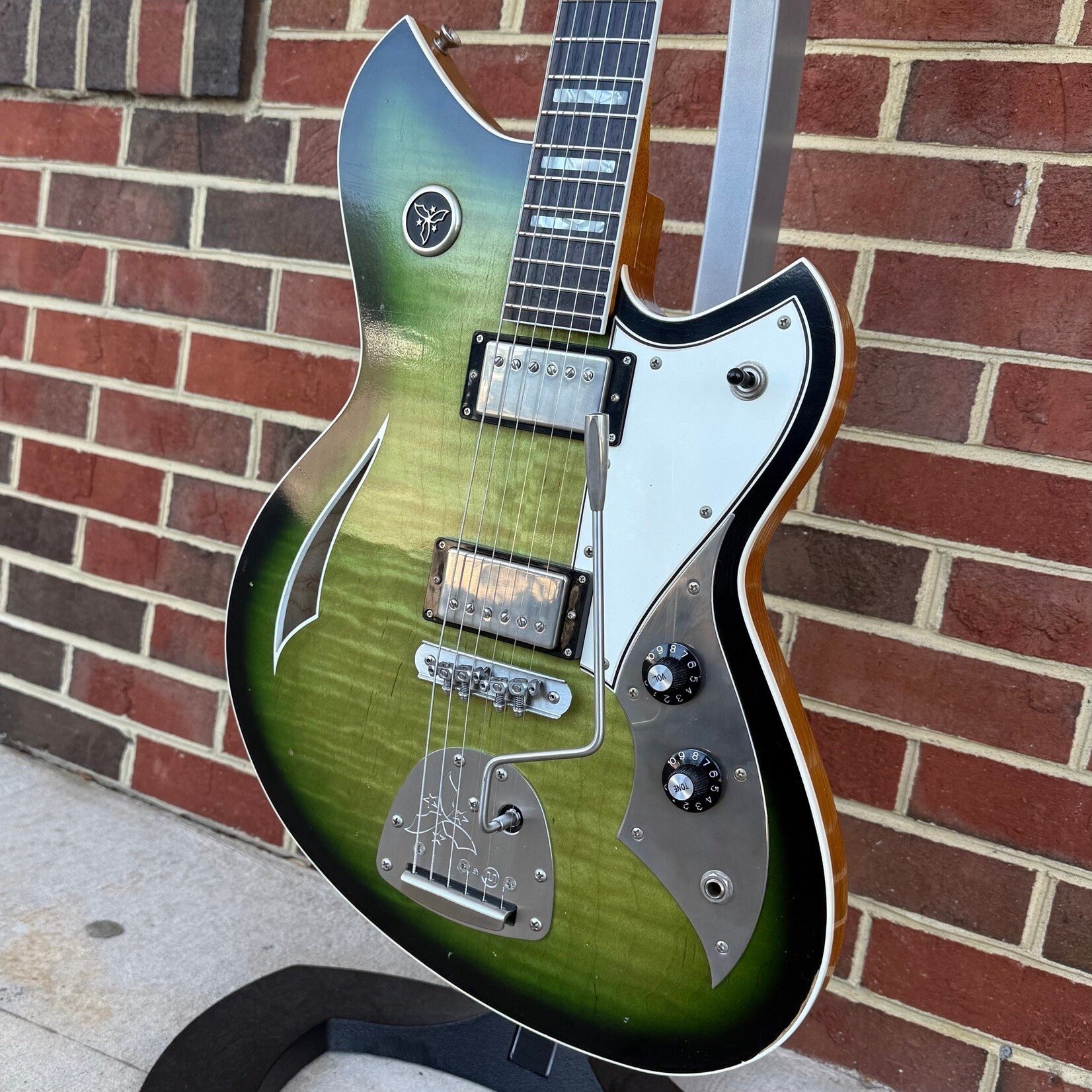 Novo Guitars Novo Guitars Miris JHH Dealer LTD, Cat's Eye Burst, Flame Maple Top, Swamp Ash Body, Lollar Low Wind Imperial Pickups, Novo Deluxe Gig Bag