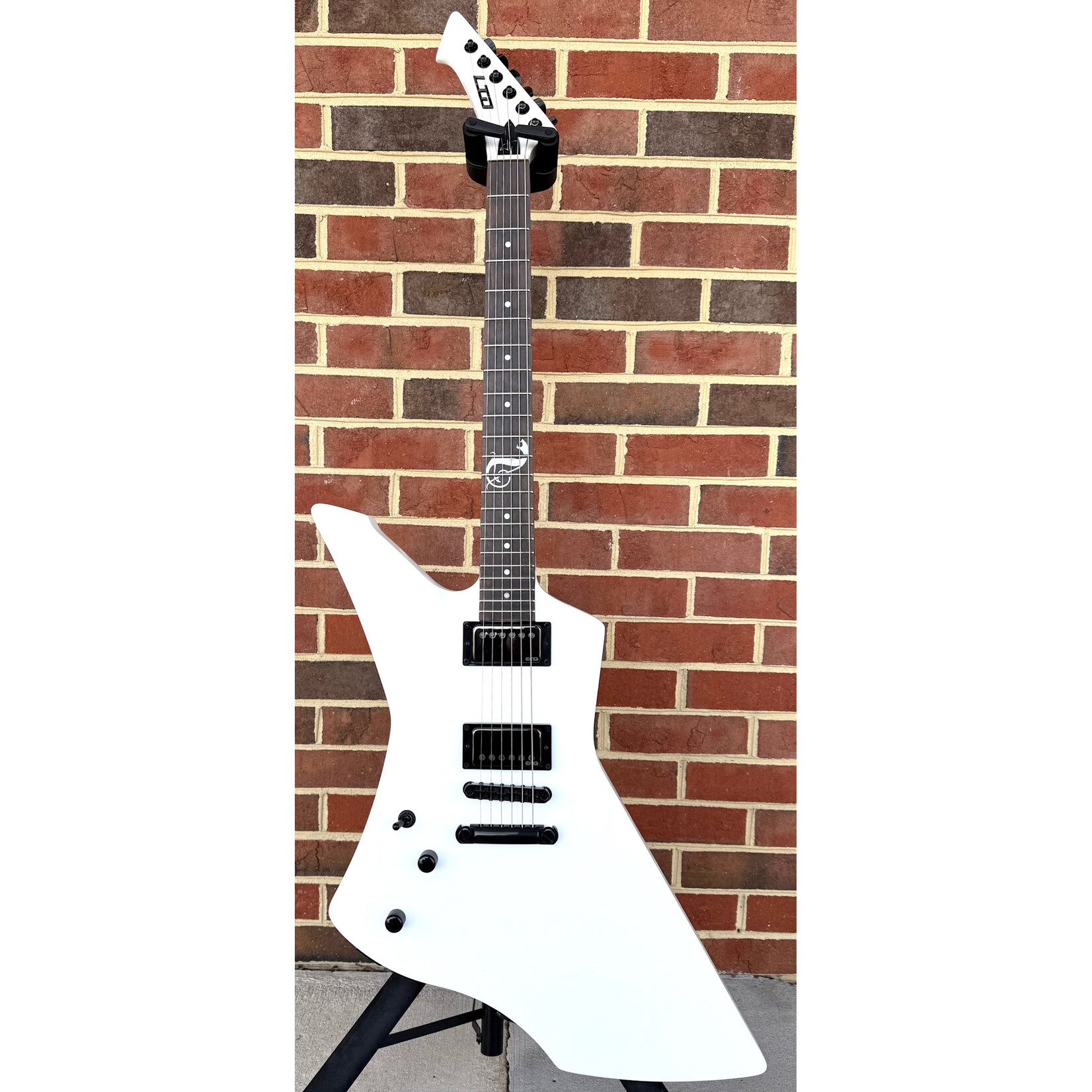 LTD ESP LTD Snakebyte LH, James Hetfield Signature Model, Left-Handed, Snow White, EMG Het Set, Locking Tuners, Hardshell Case (USED)