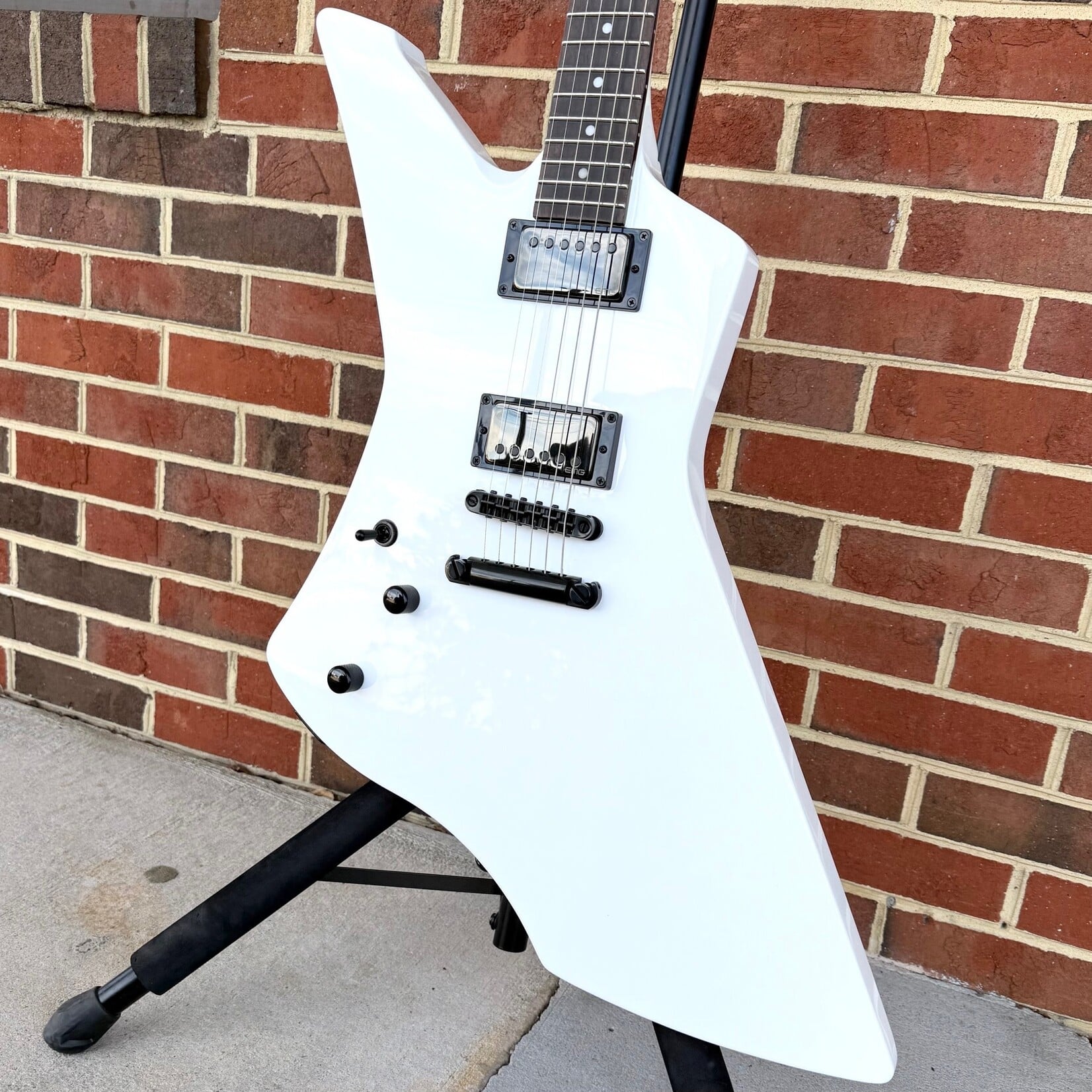 LTD ESP LTD Snakebyte LH, James Hetfield Signature Model, Left-Handed, Snow White, EMG Het Set, Locking Tuners, Hardshell Case (USED)