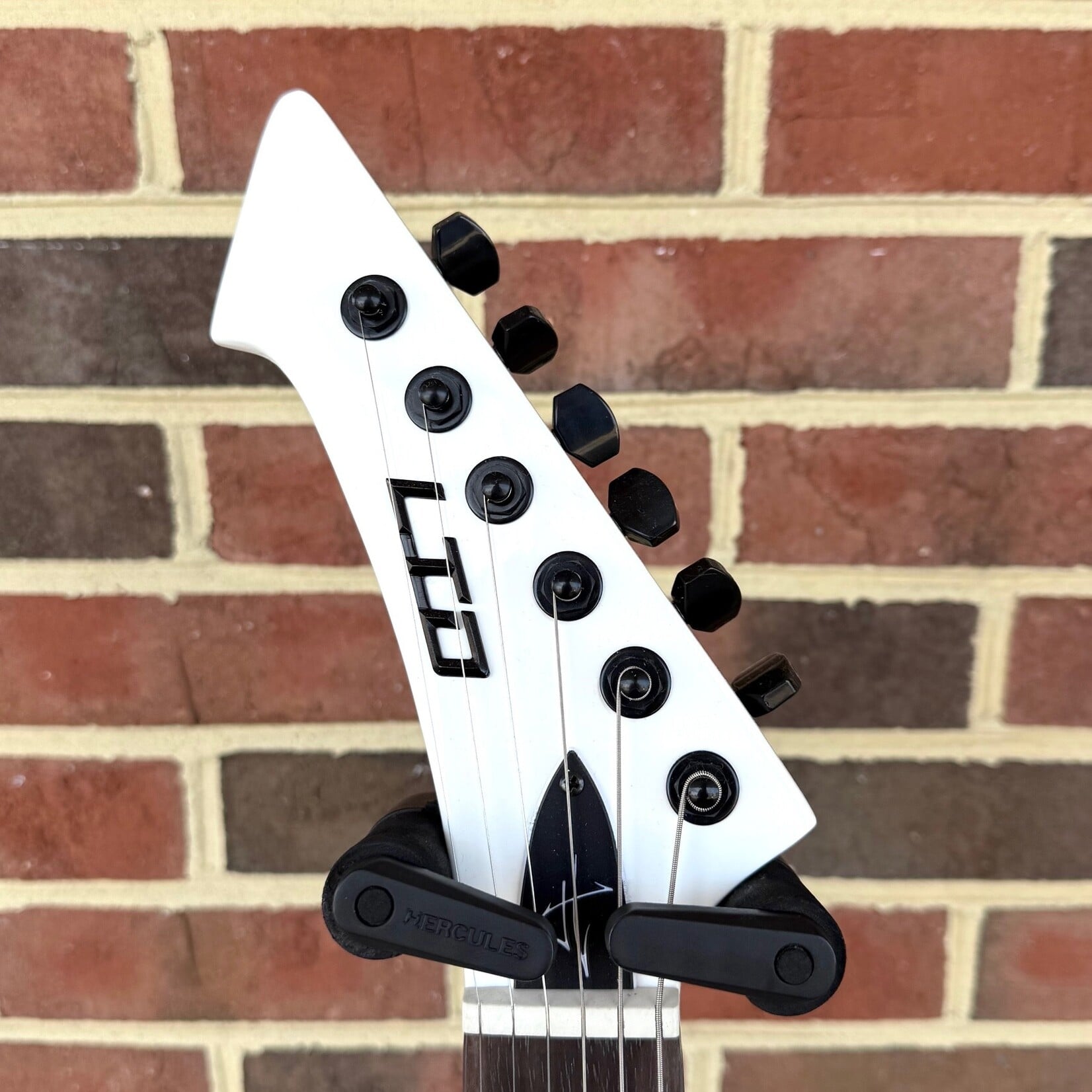 LTD ESP LTD Snakebyte LH, James Hetfield Signature Model, Left-Handed, Snow White, EMG Het Set, Locking Tuners, Hardshell Case (USED)