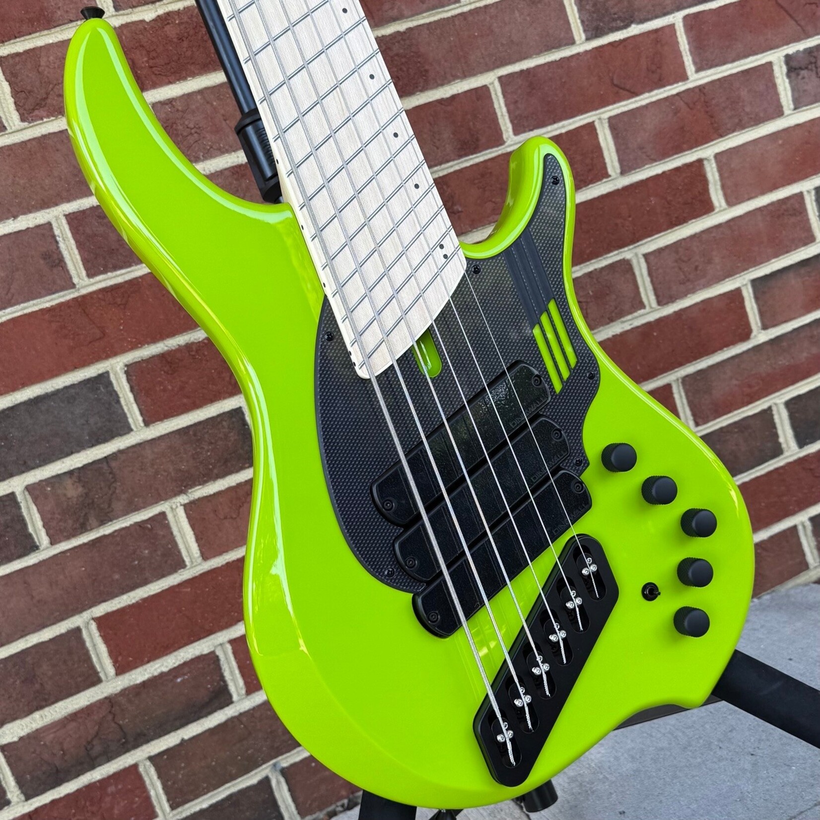 Dingwall Dingwall NG3 6-String, Ferrari Green, Maple Fretboard, Matching Headstock, Minimalist Bridge, Dingwall Gig Bag