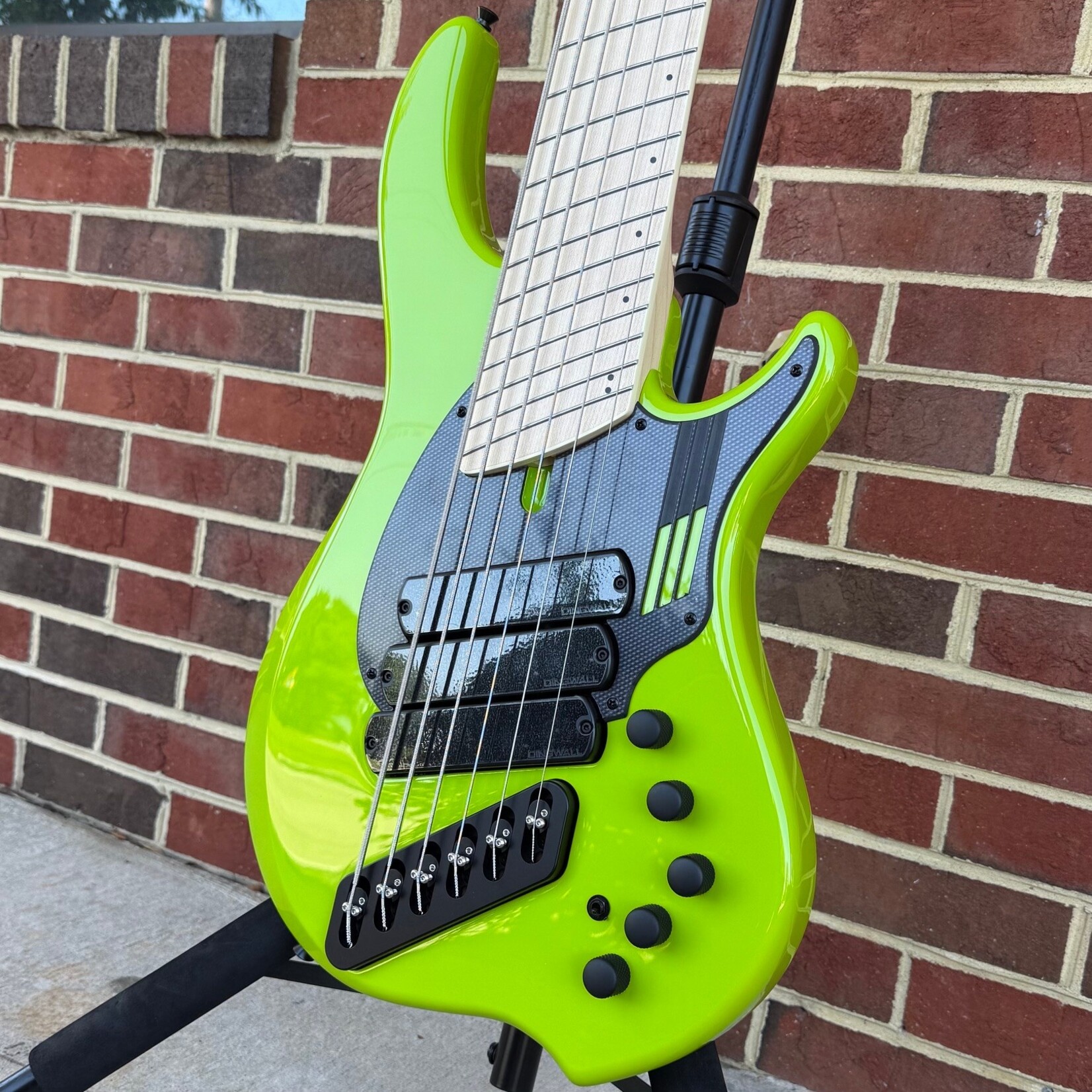 Dingwall Dingwall NG3 6-String, Ferrari Green, Maple Fretboard, Matching Headstock, Minimalist Bridge, Dingwall Gig Bag