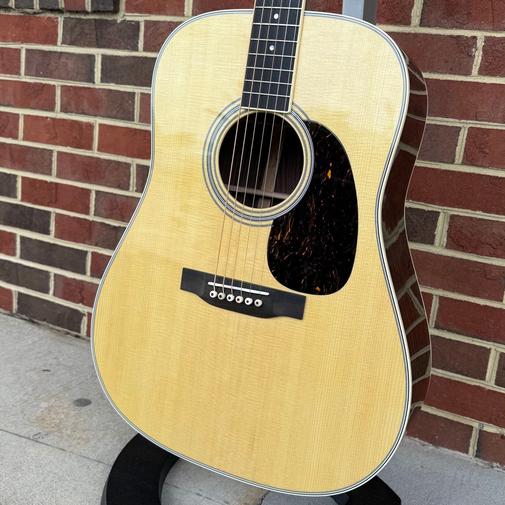 Martin Martin D-35, Spruce Top, East Indian Rosewood Back & Sides, Ebony Bridge & Fretboard, Hardshell Case