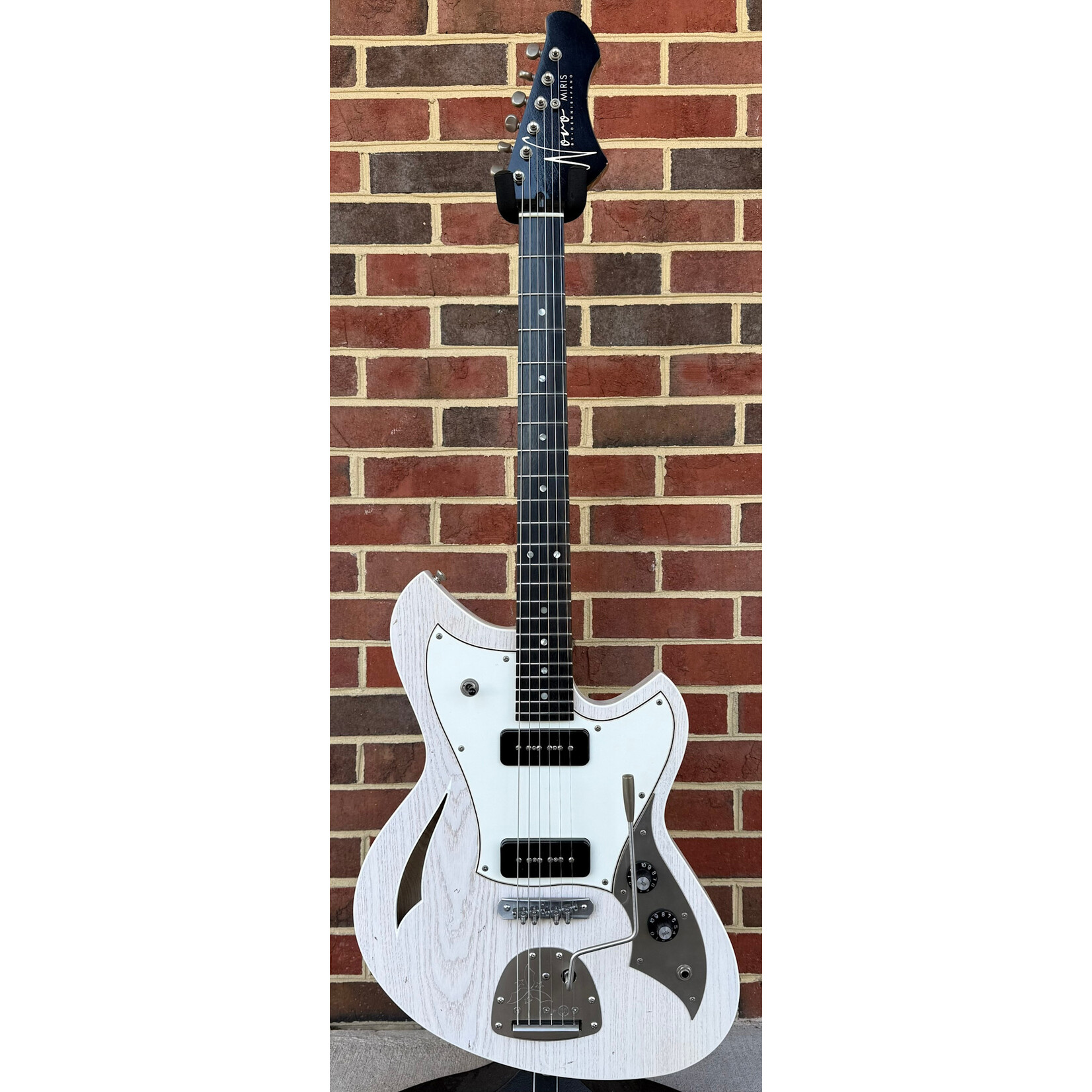 Novo Guitars Novo Guitars Miris J, Mary Kaye White, Swamp Ash Body, Light Distress, Tempered Maple Neck, Rosewood Fretboard, 3ply Parchment Pickguard, Fralin P-90 Pickups, Novo Deluxe Gig Bag