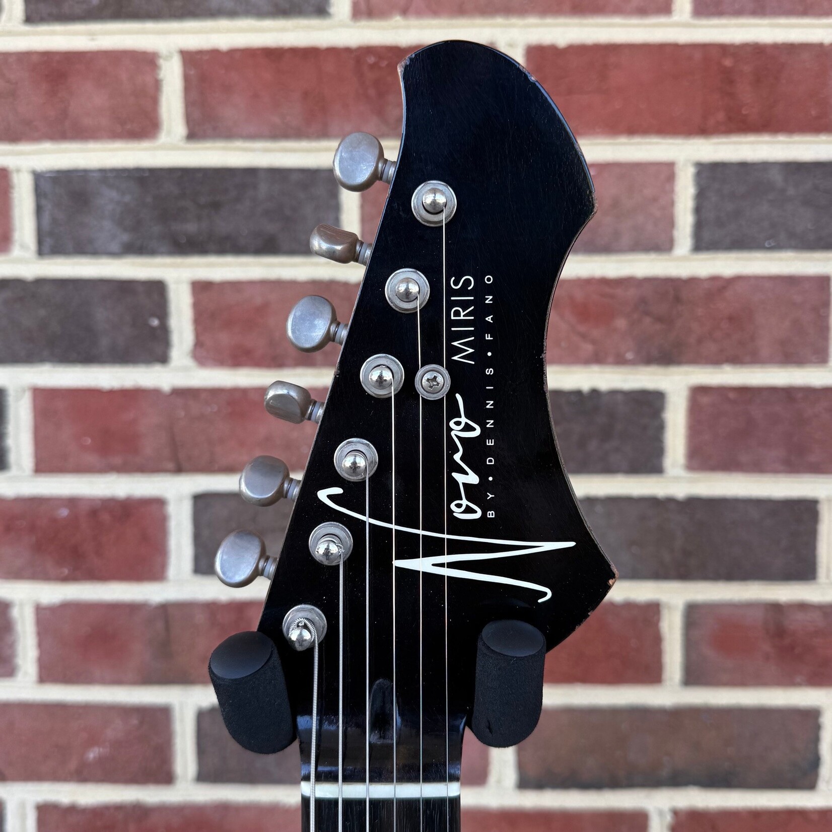 Novo Guitars Novo Guitars Miris J, Mary Kaye White, Swamp Ash Body, Light Distress, Tempered Maple Neck, Rosewood Fretboard, 3ply Parchment Pickguard, Fralin P-90 Pickups, Novo Deluxe Gig Bag