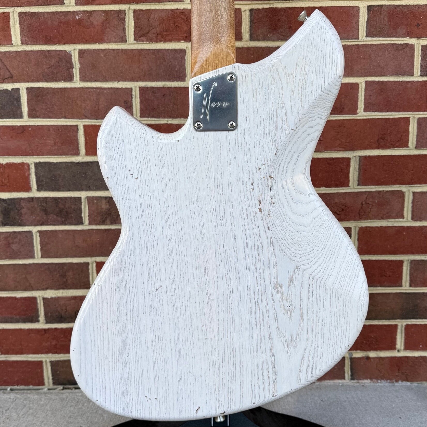 Novo Guitars Novo Guitars Miris J, Mary Kaye White, Swamp Ash Body, Light Distress, Tempered Maple Neck, Rosewood Fretboard, 3ply Parchment Pickguard, Fralin P-90 Pickups, Novo Deluxe Gig Bag