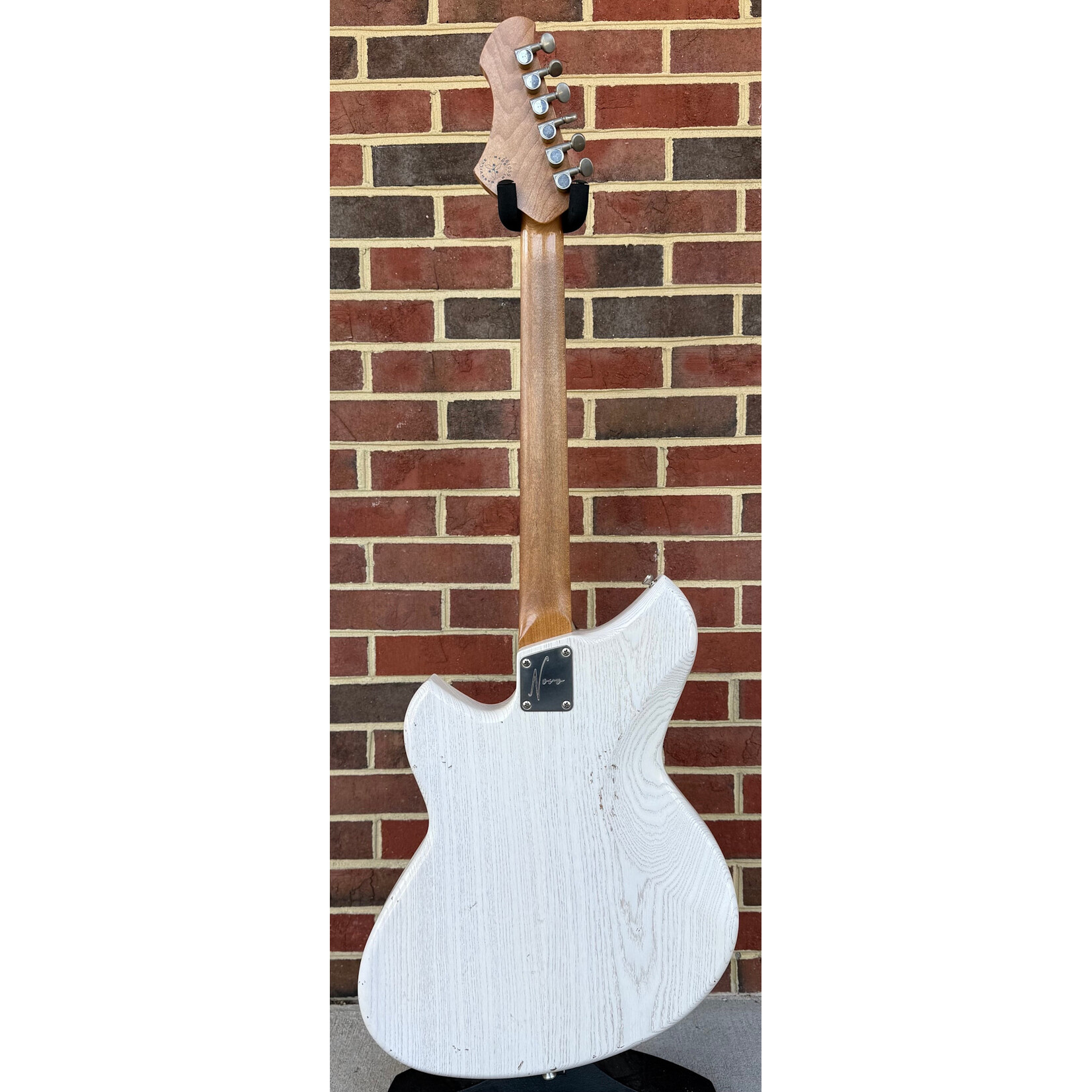 Novo Guitars Novo Guitars Miris J, Mary Kaye White, Swamp Ash Body, Light Distress, Tempered Maple Neck, Rosewood Fretboard, 3ply Parchment Pickguard, Fralin P-90 Pickups, Novo Deluxe Gig Bag