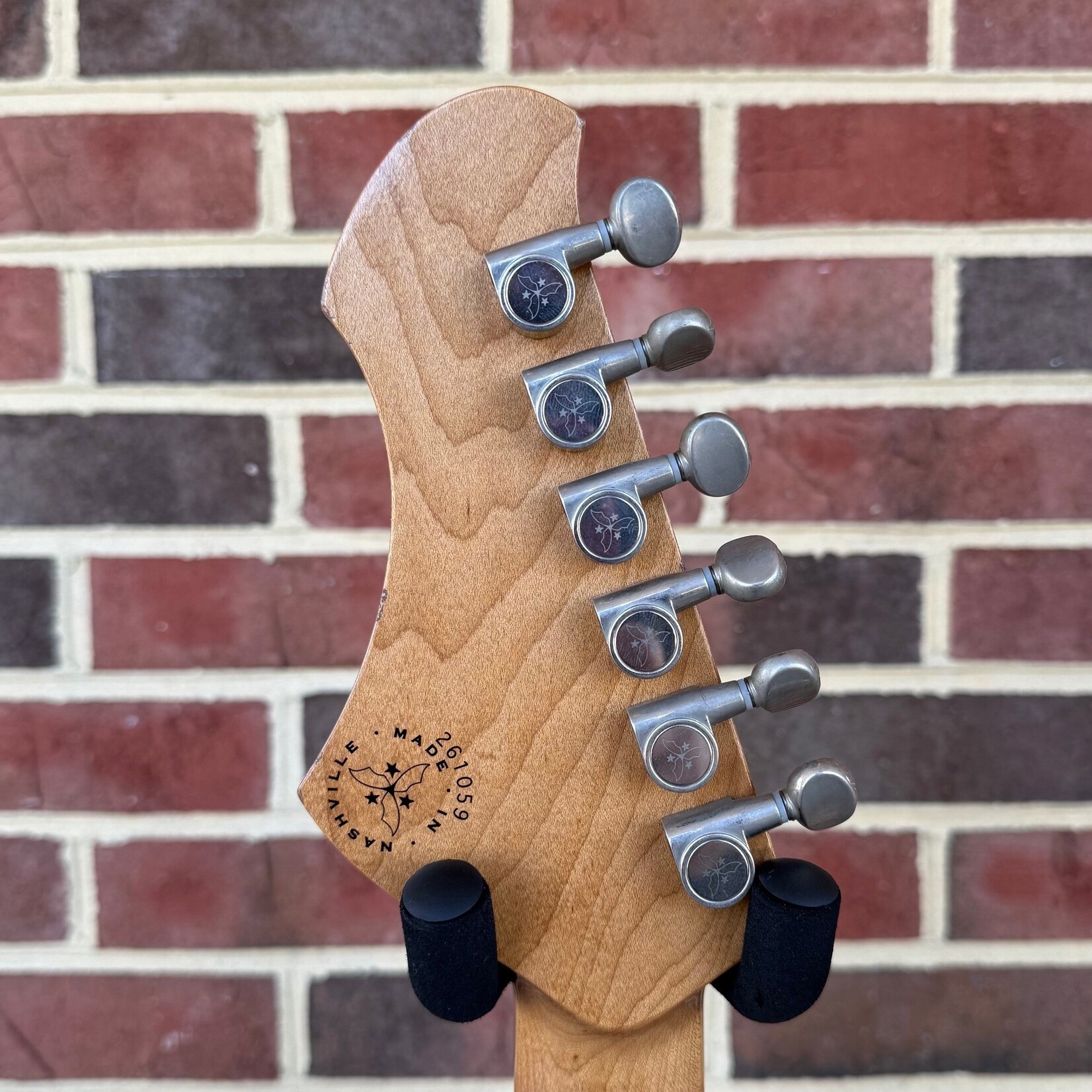Novo Guitars Novo Guitars Miris J, Mary Kaye White, Swamp Ash Body, Light Distress, Tempered Maple Neck, Rosewood Fretboard, 3ply Parchment Pickguard, Fralin P-90 Pickups, Novo Deluxe Gig Bag