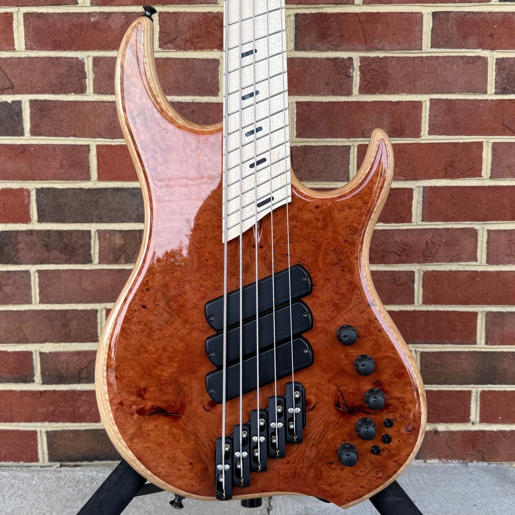 Dingwall Dingwall Custom Z3 5-String, Madrone Burl Top, Flame Maple Contrast Layer, Swamp Ash Body, 5pc Maple Neck, Maple Fretboard, Speedo Bars Inlay, Neve Preamp w/ Mini Toggles, Dingwall Deluxe Gig Bag (USED)