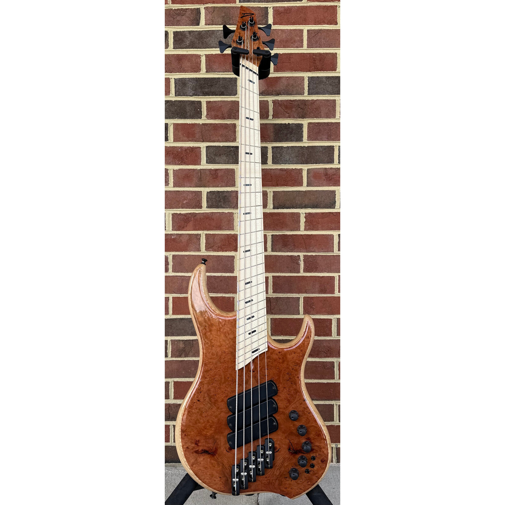 Dingwall Dingwall Custom Z3 5-String, Madrone Burl Top, Flame Maple Contrast Layer, Swamp Ash Body, 5pc Maple Neck, Maple Fretboard, Speedo Bars Inlay, Neve Preamp w/ Mini Toggles, Dingwall Deluxe Gig Bag (USED)