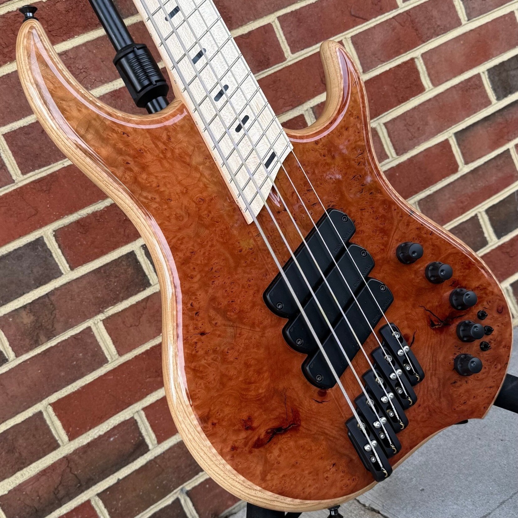 Dingwall Dingwall Custom Z3 5-String, Madrone Burl Top, Flame Maple Contrast Layer, Swamp Ash Body, 5pc Maple Neck, Maple Fretboard, Speedo Bars Inlay, Neve Preamp w/ Mini Toggles, Dingwall Deluxe Gig Bag (USED)