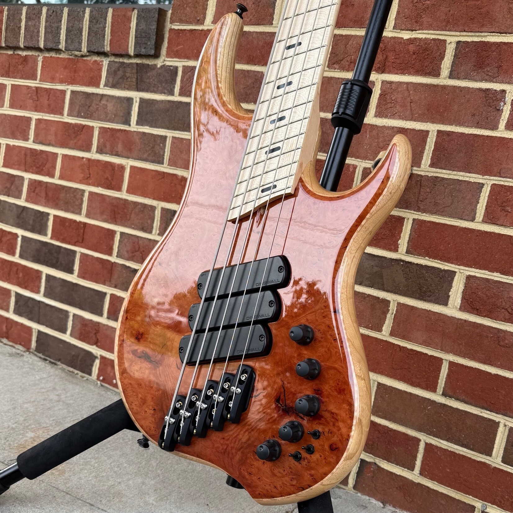 Dingwall Dingwall Custom Z3 5-String, Madrone Burl Top, Flame Maple Contrast Layer, Swamp Ash Body, 5pc Maple Neck, Maple Fretboard, Speedo Bars Inlay, Neve Preamp w/ Mini Toggles, Dingwall Deluxe Gig Bag (USED)