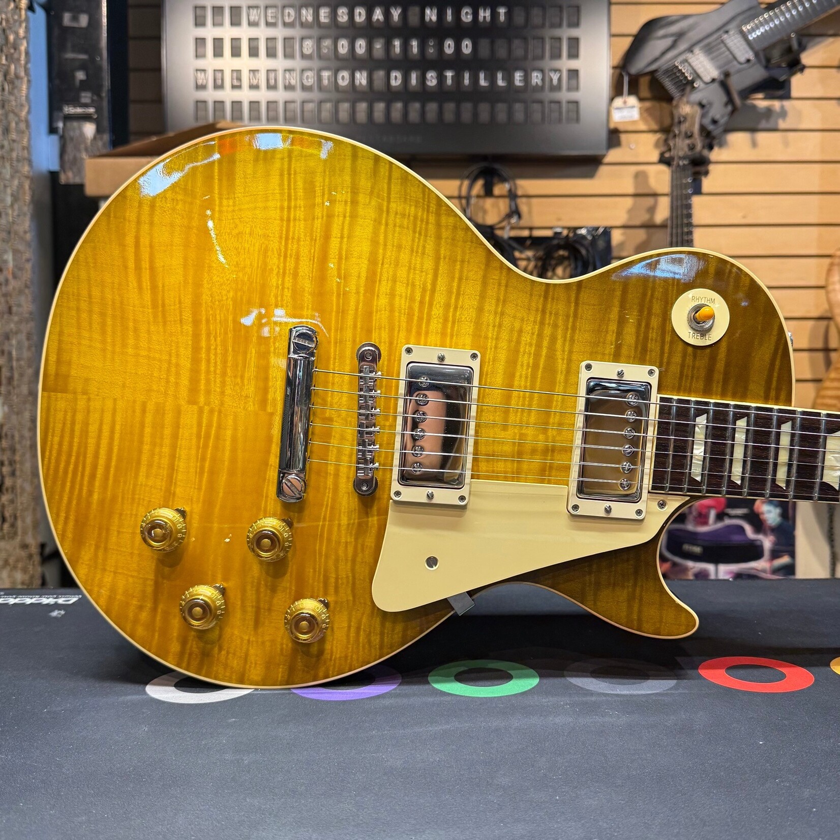 Gibson Custom Shop 60th Anniversary '59 Les Paul Standard Reissue, Green Lemon Fade, Flame Maple Top, Mahogany Body & Neck, Indian Rosewood Fretboard, Custombucker Alnico III Pickups, Hardshell Case (USED)