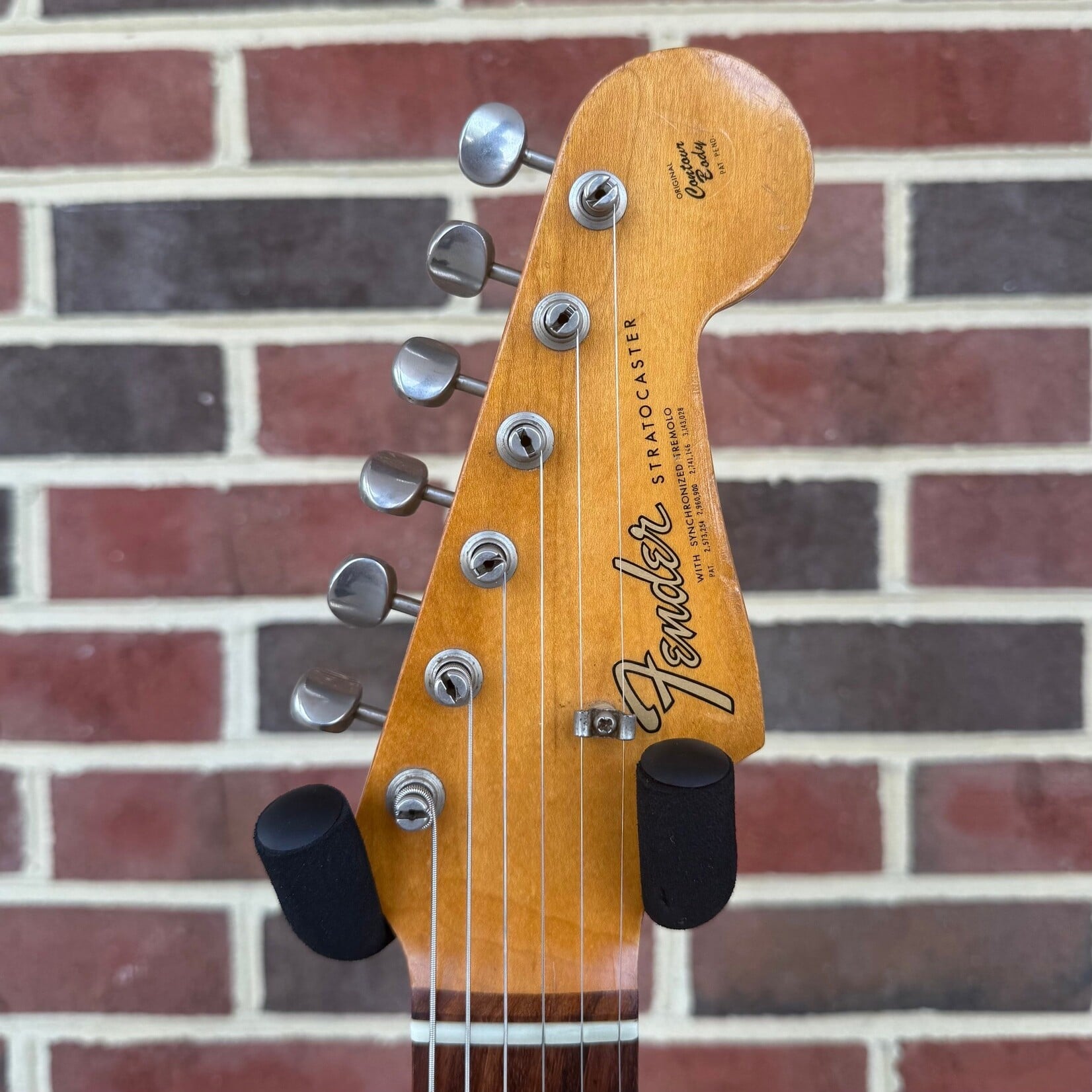 Fender Stratocaster, 1965 Model, 3-Tone Sunburst, Alder Body, Rosewood Fretboard, Hardshell Case (USED/VINTAGE)