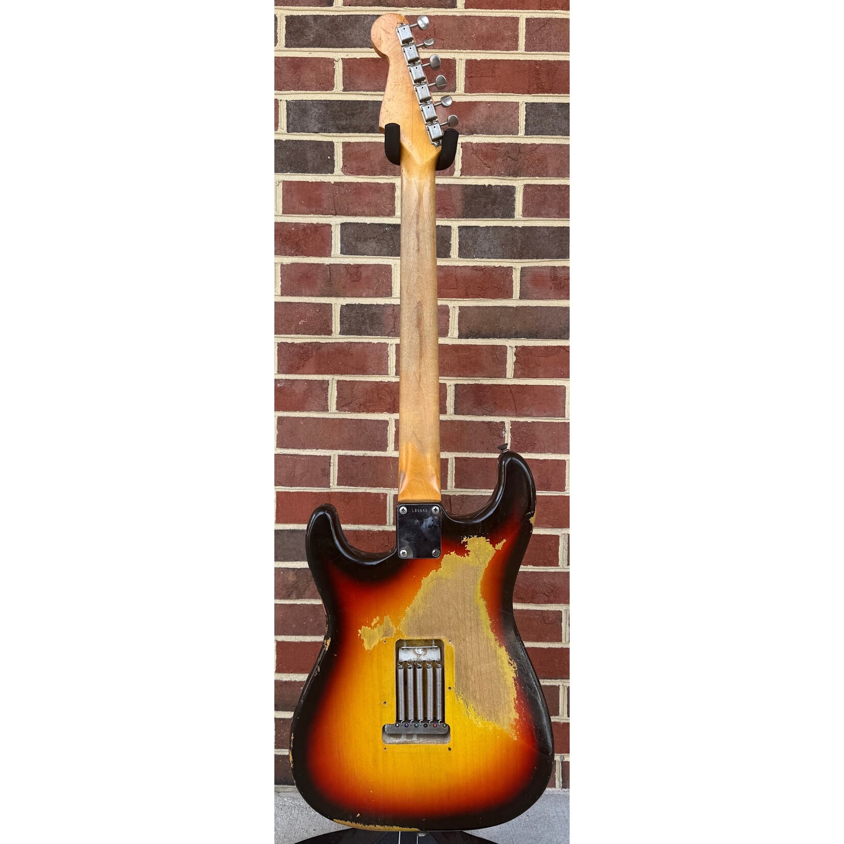 Fender Stratocaster, 1965 Model, 3-Tone Sunburst, Alder Body, Rosewood Fretboard, Hardshell Case (USED/VINTAGE)
