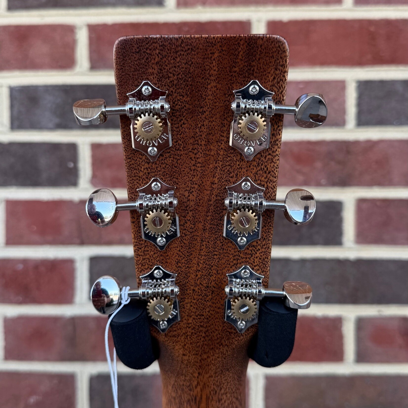Martin Martin D-18 Molly Tuttle, Vintage Sunburst, Solid Spruce Top, Solid Mahogany Back & Sides, Ebony Fretboard & Bridge, Hardshell Case